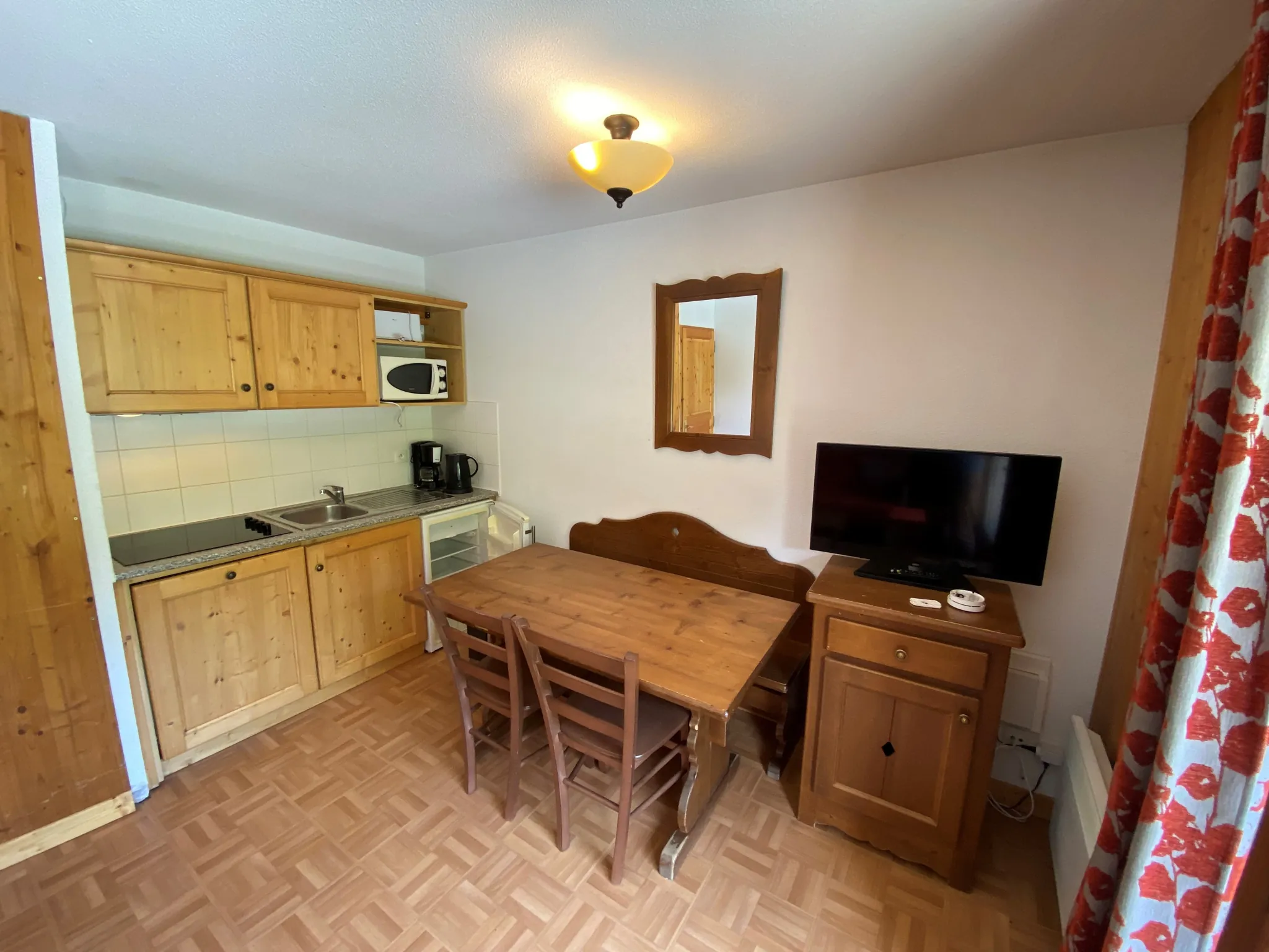 Appartement T2 avec vue montagne à Saint-Sorlin d'Arves, placement idéal à 800 m des pistes 