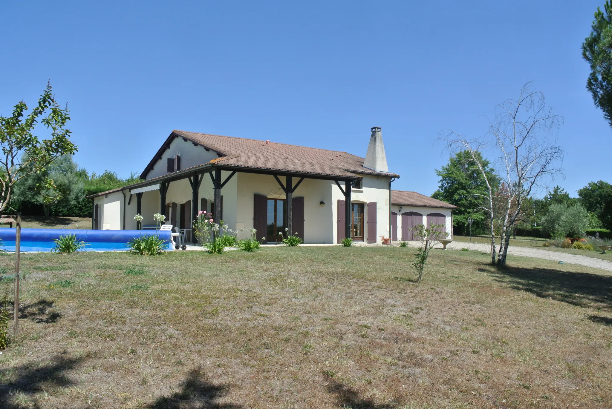 Belle maison familiale avec piscine et garage à St Barthélemy d'Agenais 