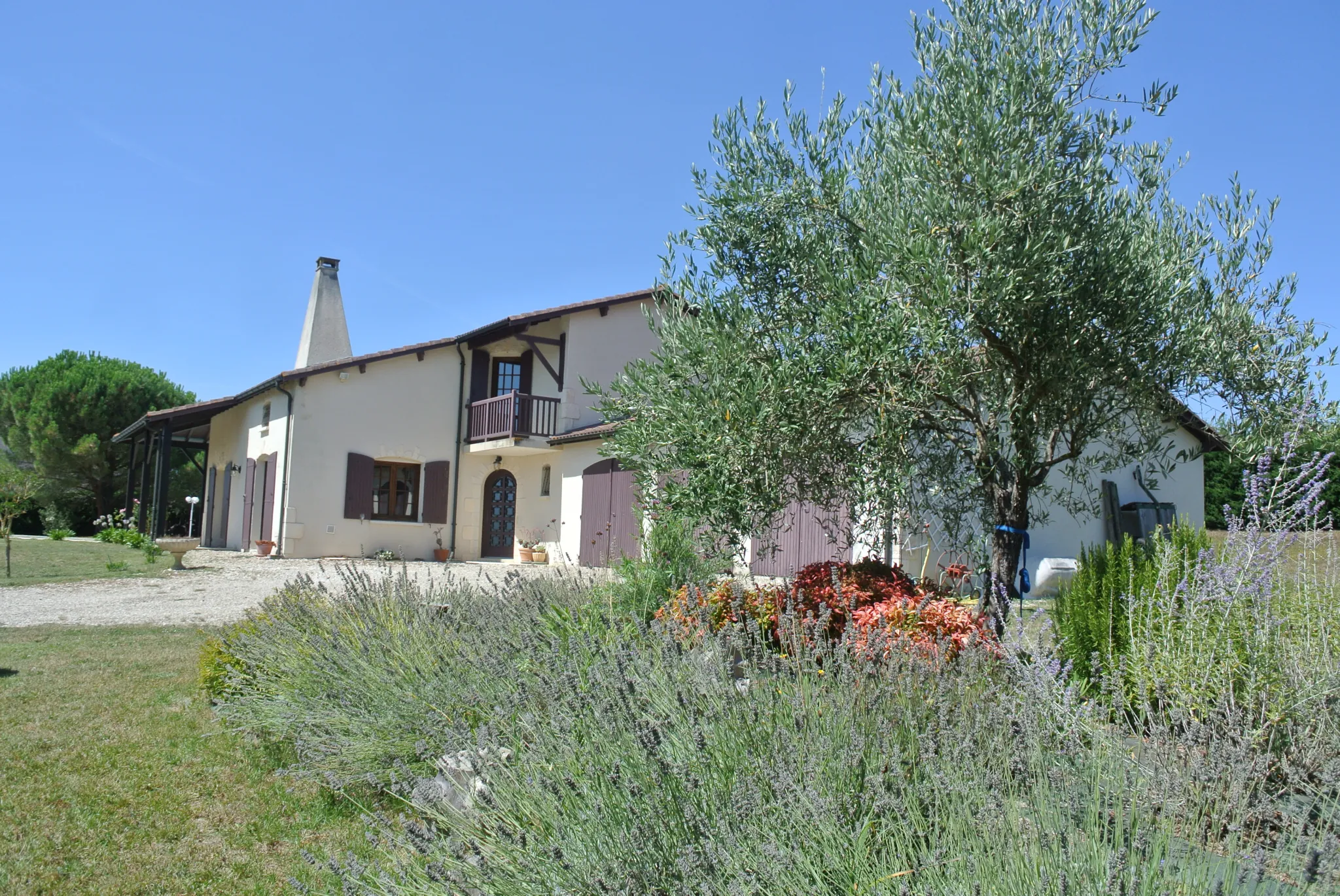 Belle maison familiale avec piscine et garage à St Barthélemy d'Agenais 