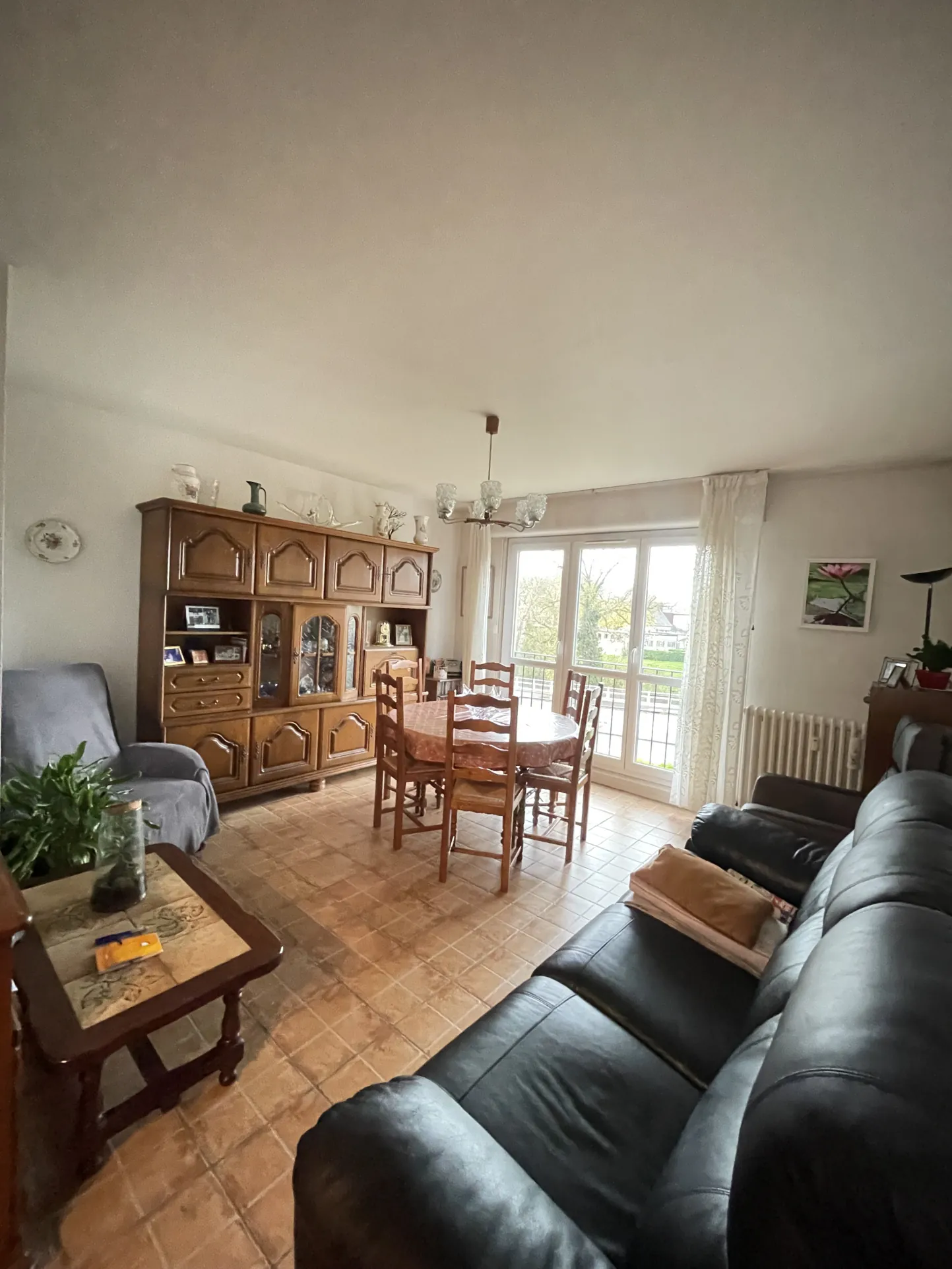 Appartement traversant de 58m² avec parking et cave à Troyes 