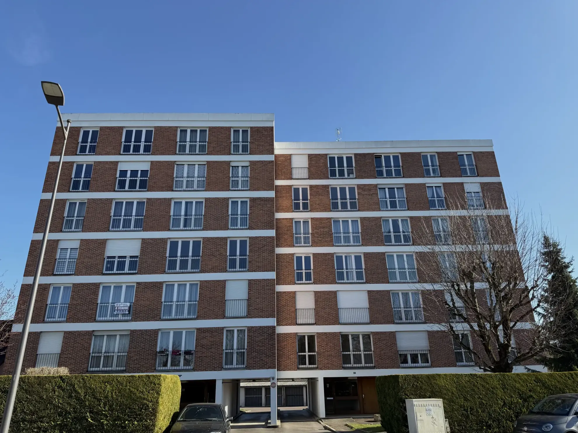 Appartement traversant de 58m² avec parking et cave à Troyes