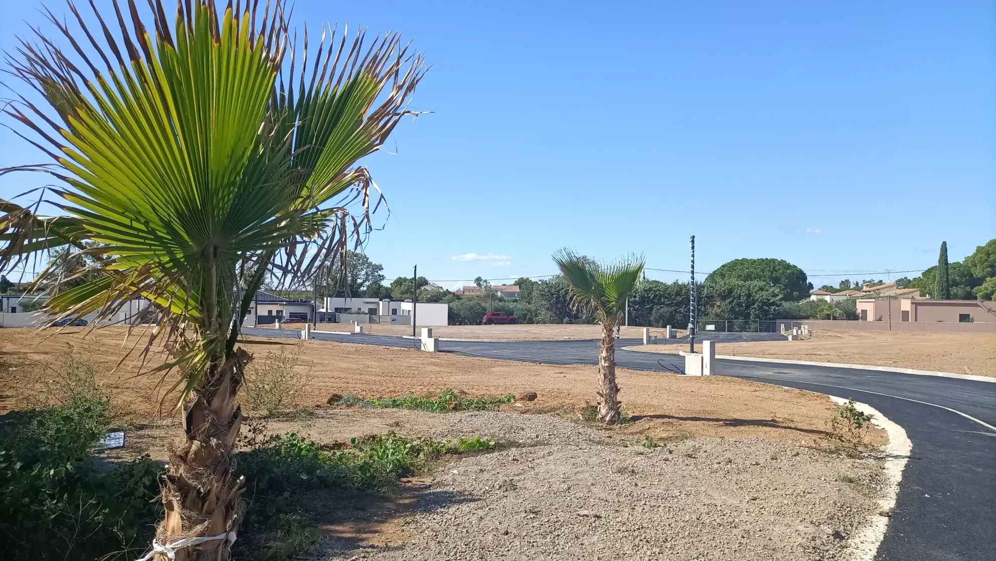 Terrain constructible et viabilisé de 360 m² à Pomérols proche Marseillan 