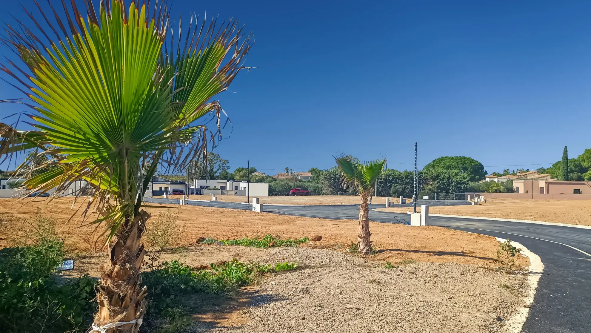 Terrain constructible et viabilisé de 360 m² à Pomérols proche Marseillan