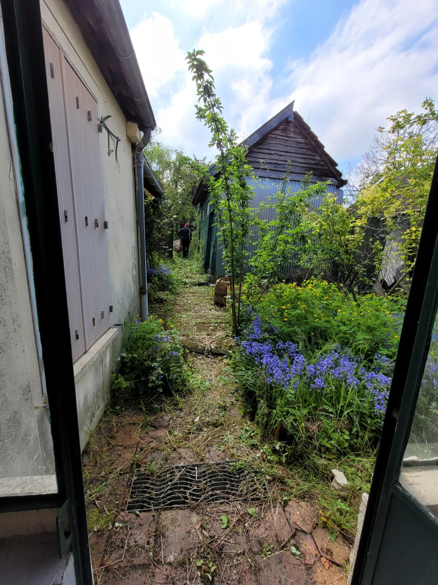 Maison à rénover à Aix-en-Othe avec grand terrain et potentiel de développement 