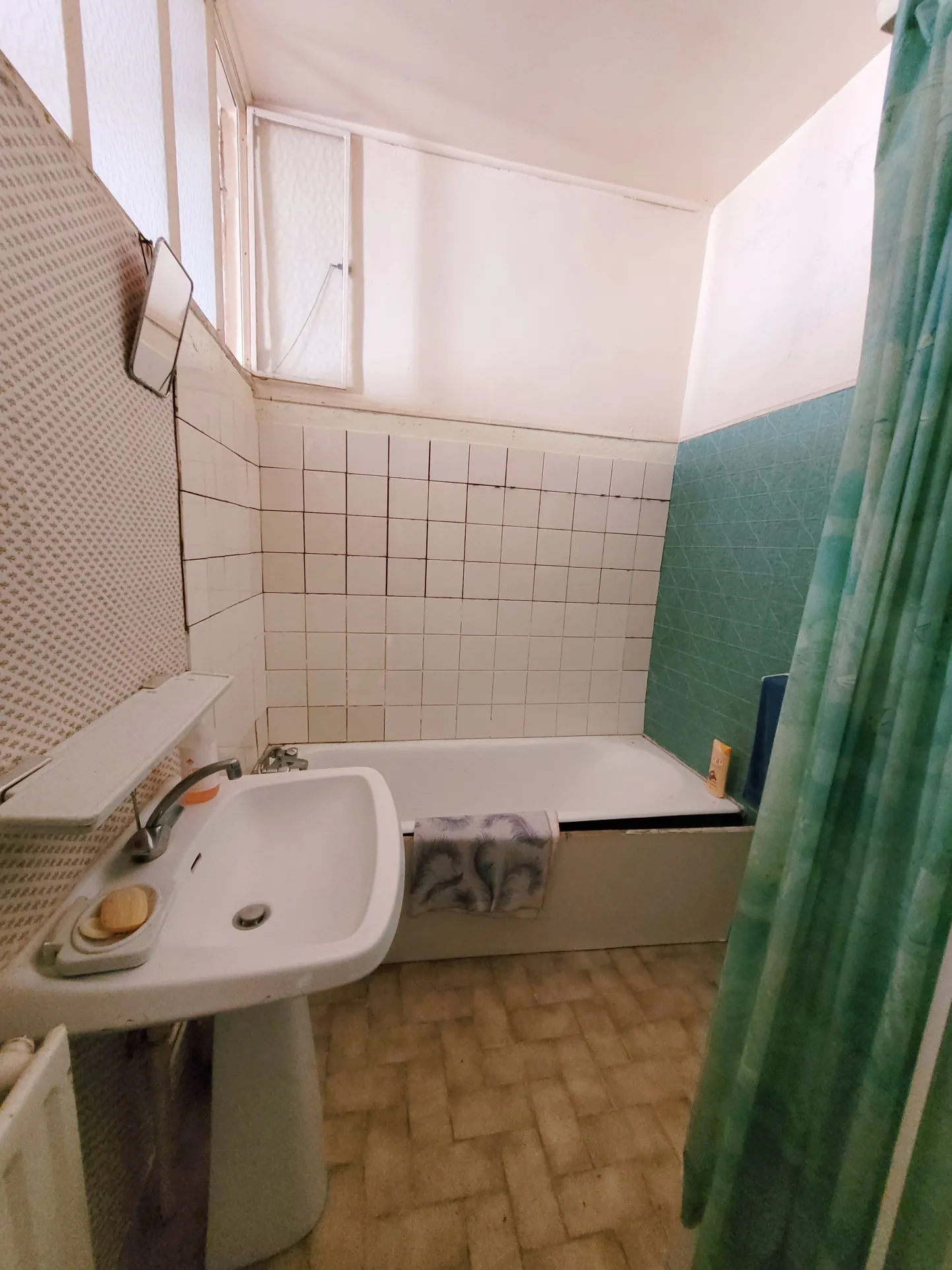 Maison à rénover à Aix-en-Othe avec grand terrain et potentiel de développement 