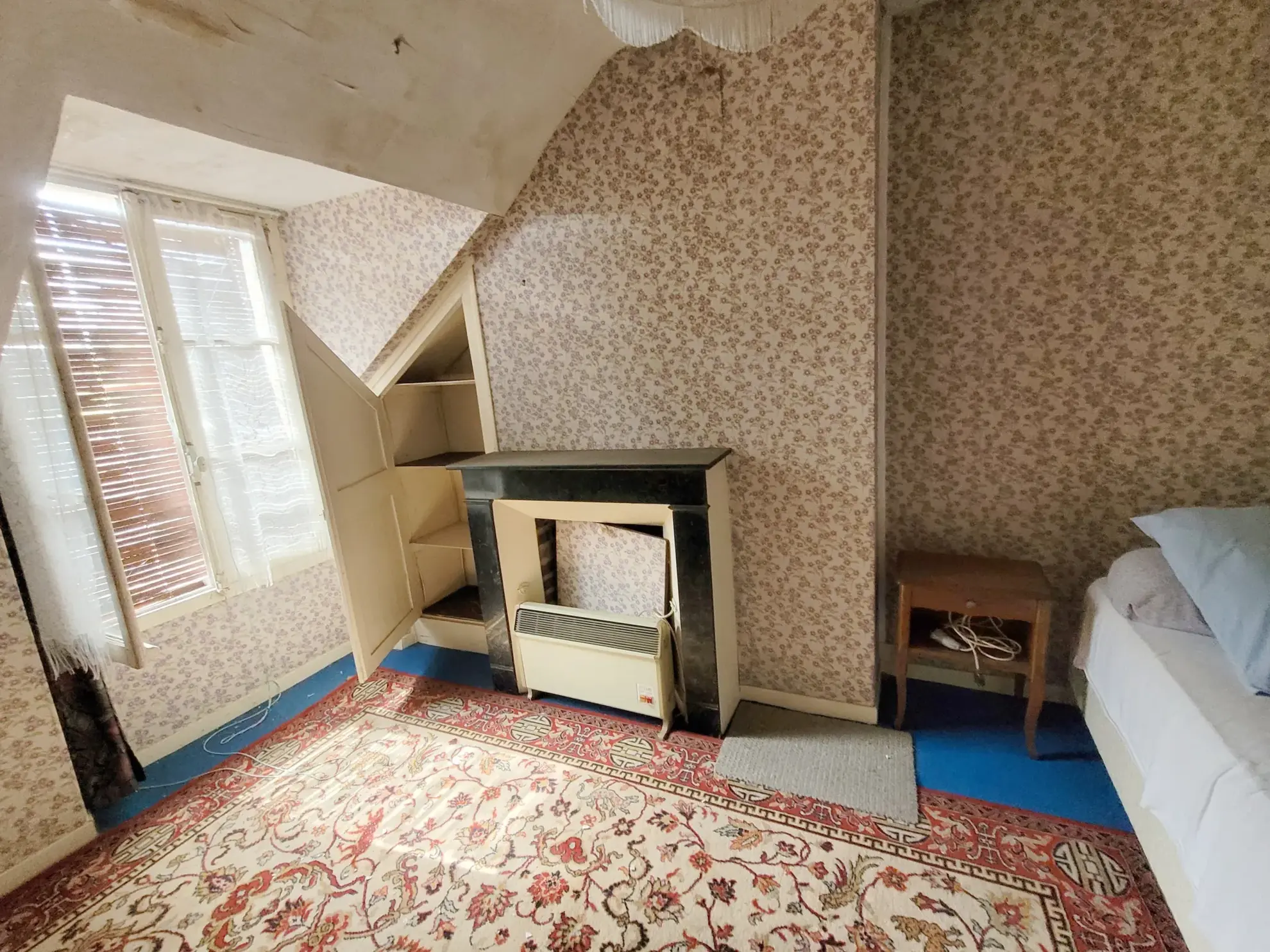 Maison à rénover à Aix-en-Othe avec grand terrain et potentiel de développement 