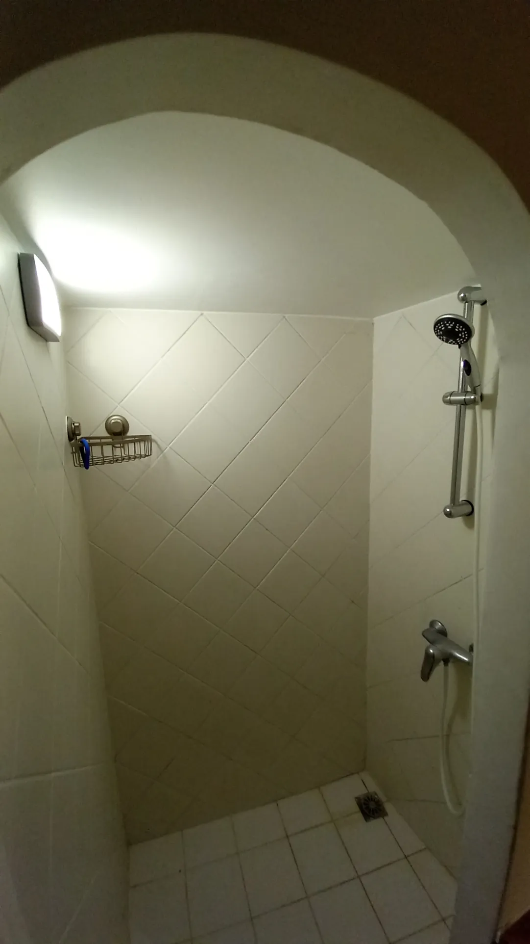 Magnifique maison en pierres rénovée à Colombières sur Orb avec terrasse et cave voûtée 