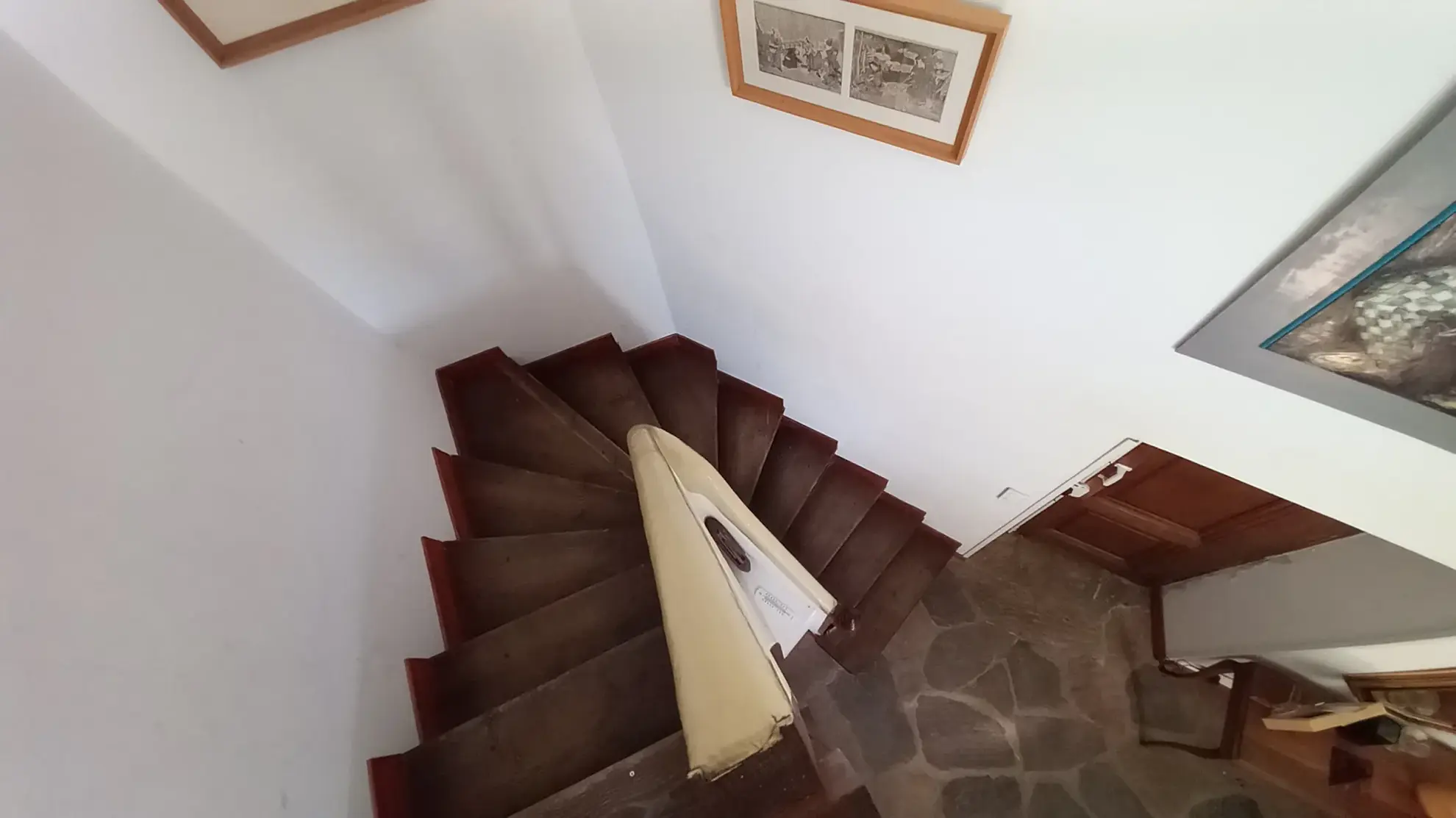 Magnifique maison en pierres rénovée à Colombières sur Orb avec terrasse et cave voûtée 