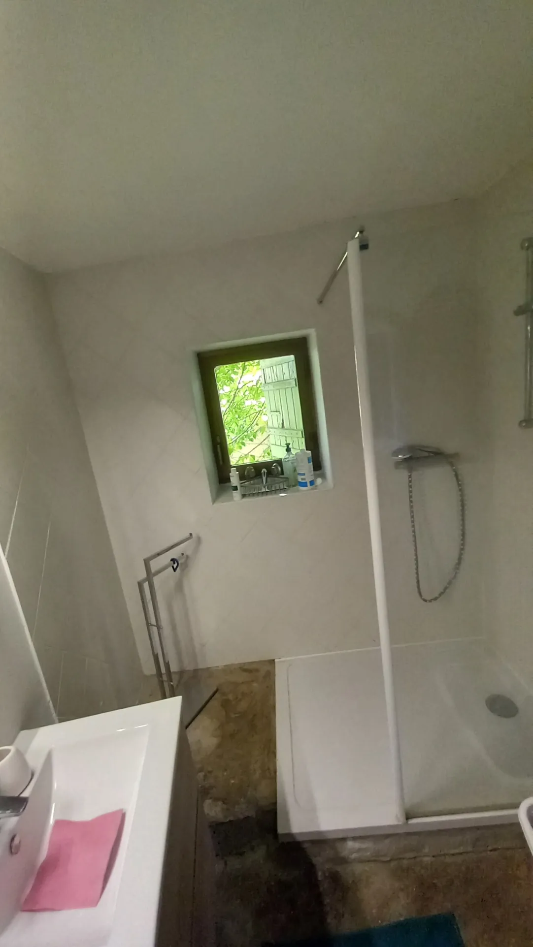 Magnifique maison en pierres rénovée à Colombières sur Orb avec terrasse et cave voûtée 