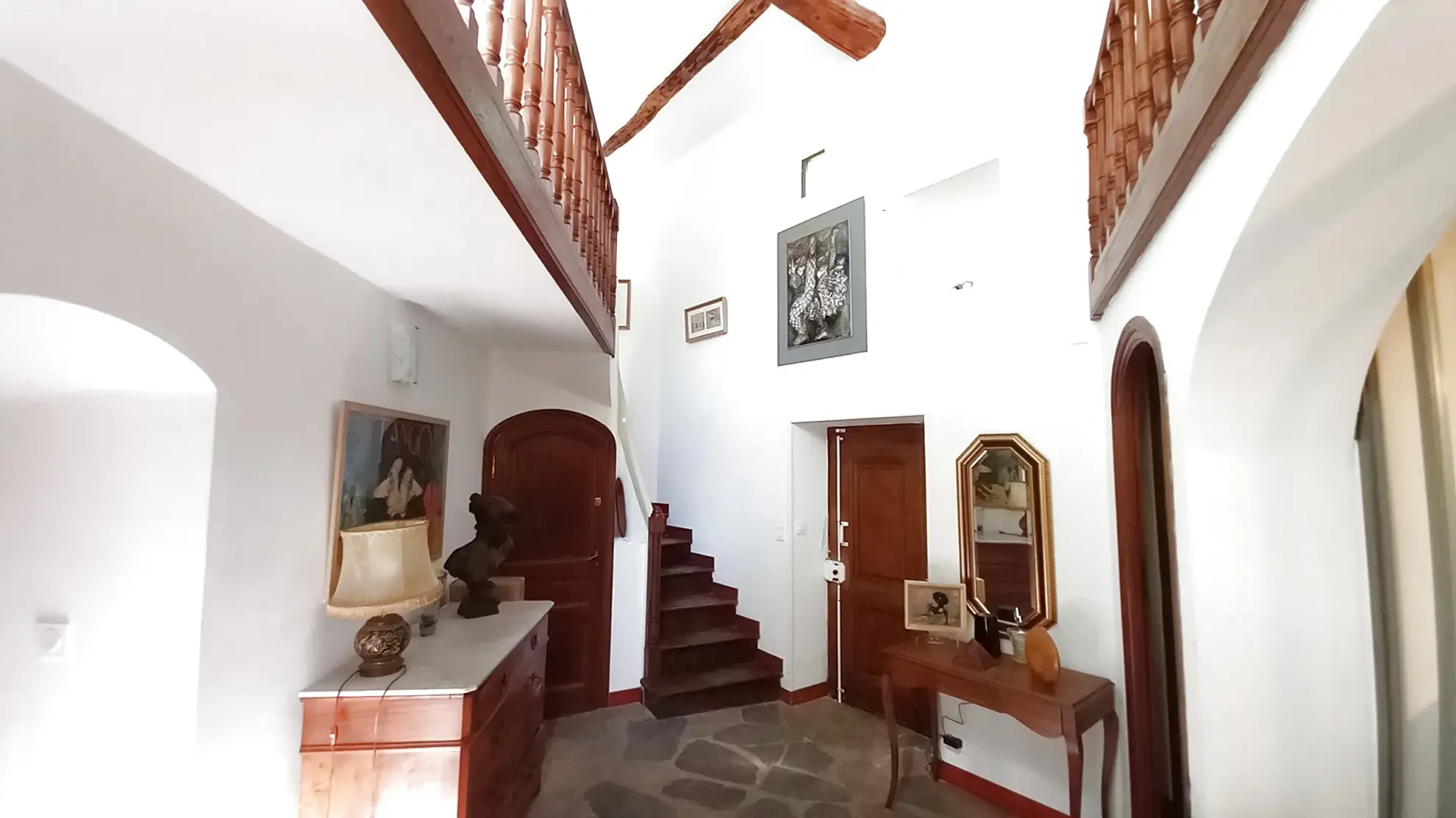 Magnifique maison en pierres rénovée à Colombières sur Orb avec terrasse et cave voûtée 