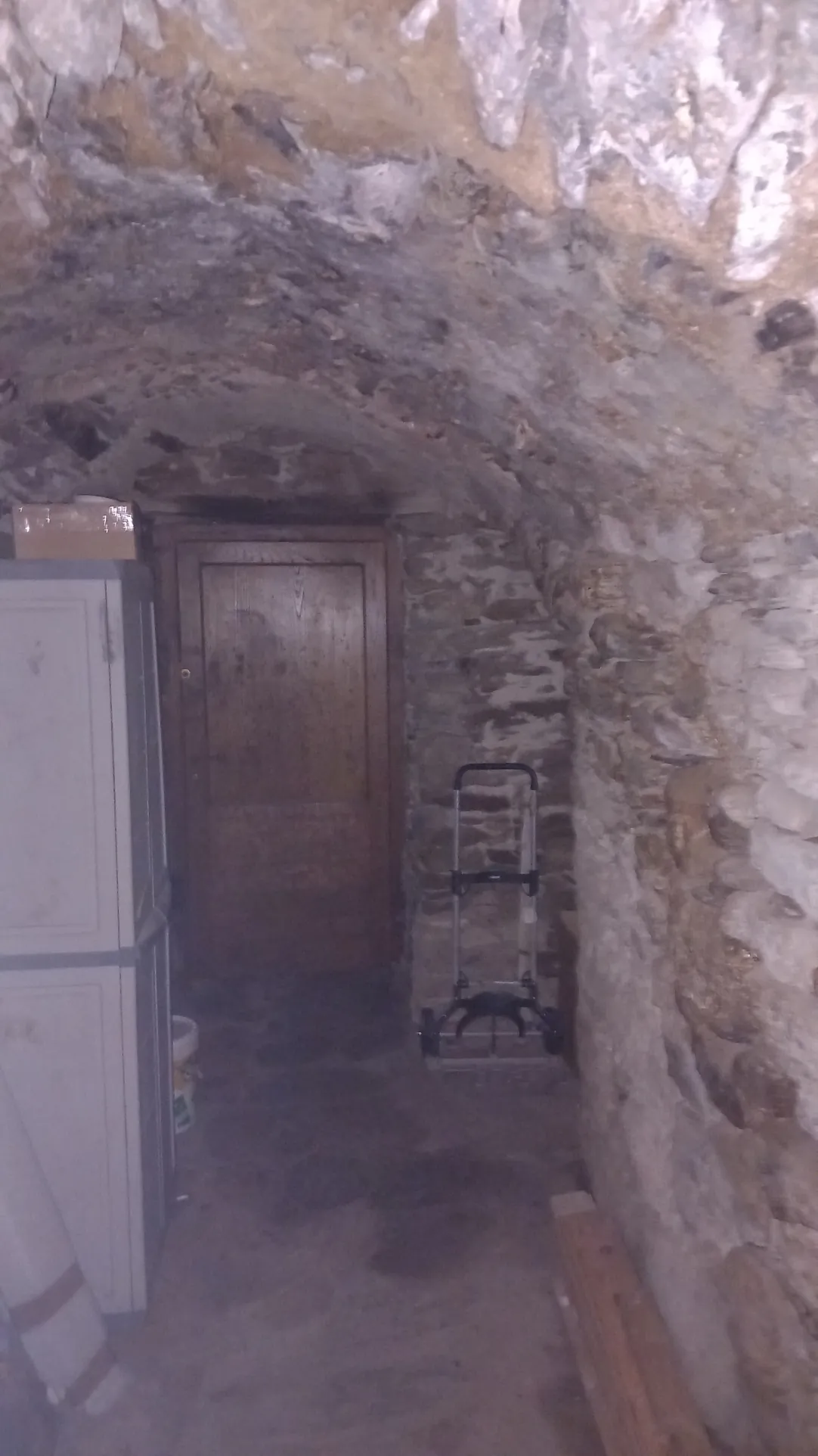 Magnifique maison en pierres rénovée à Colombières sur Orb avec terrasse et cave voûtée 