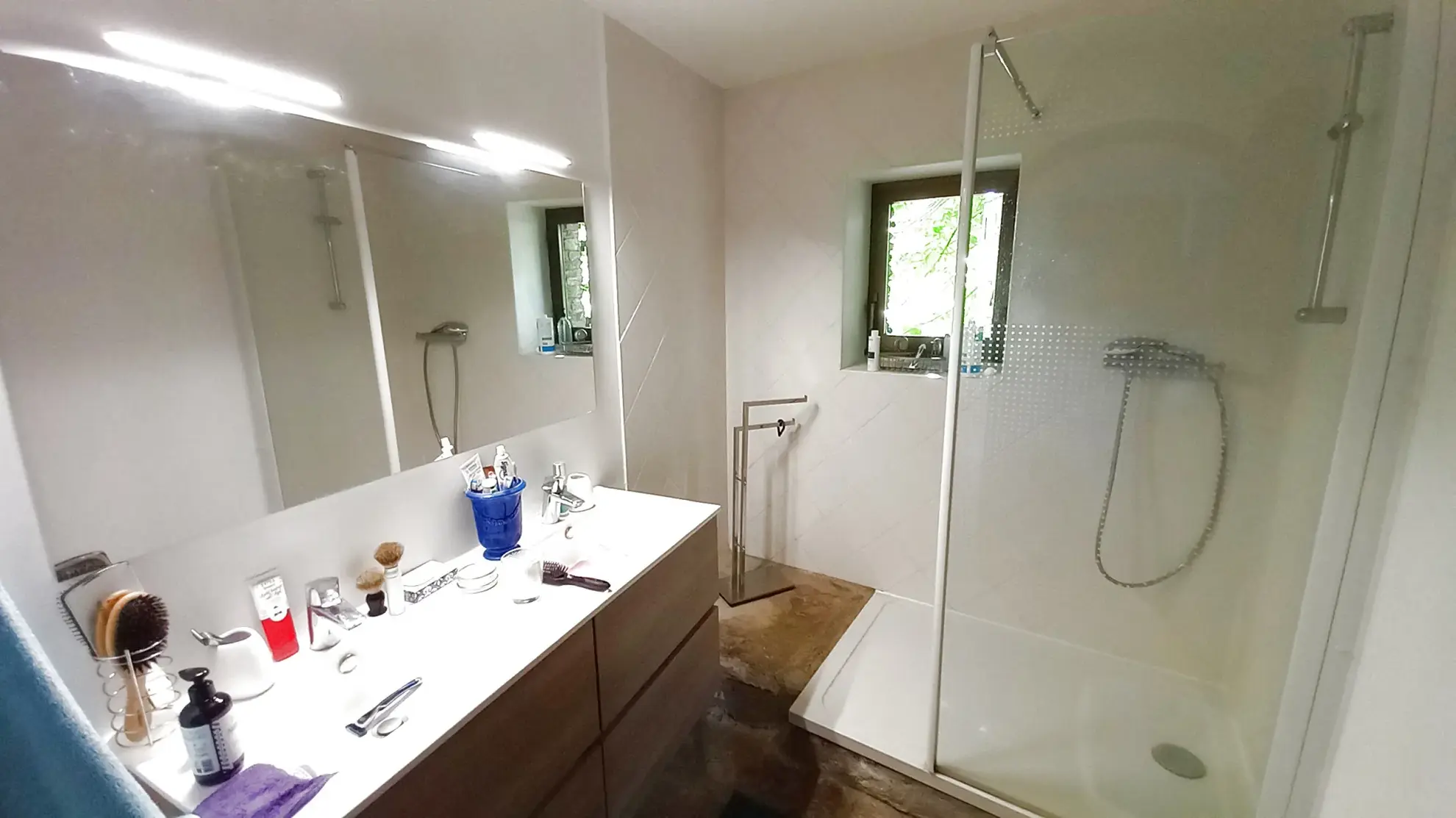 Magnifique maison en pierres rénovée à Colombières sur Orb avec terrasse et cave voûtée 