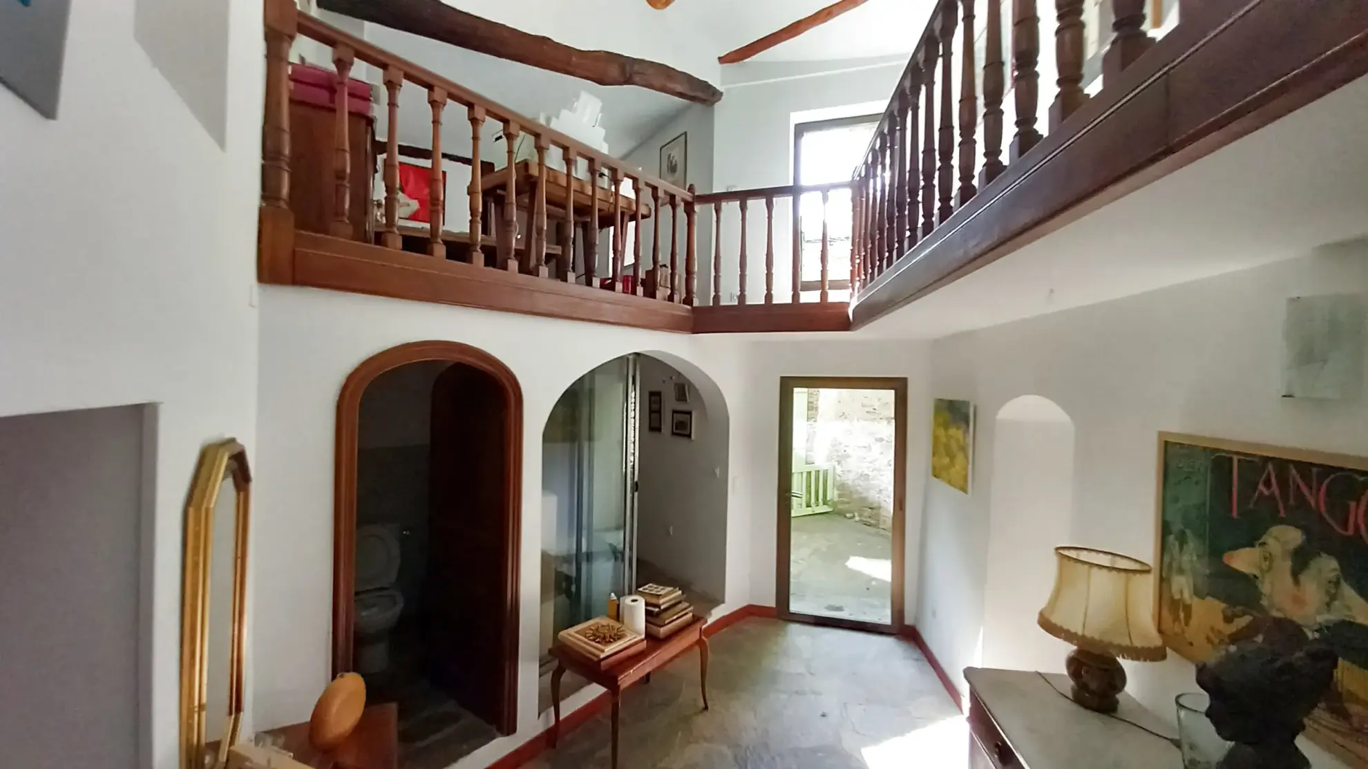 Magnifique maison en pierres rénovée à Colombières sur Orb avec terrasse et cave voûtée 