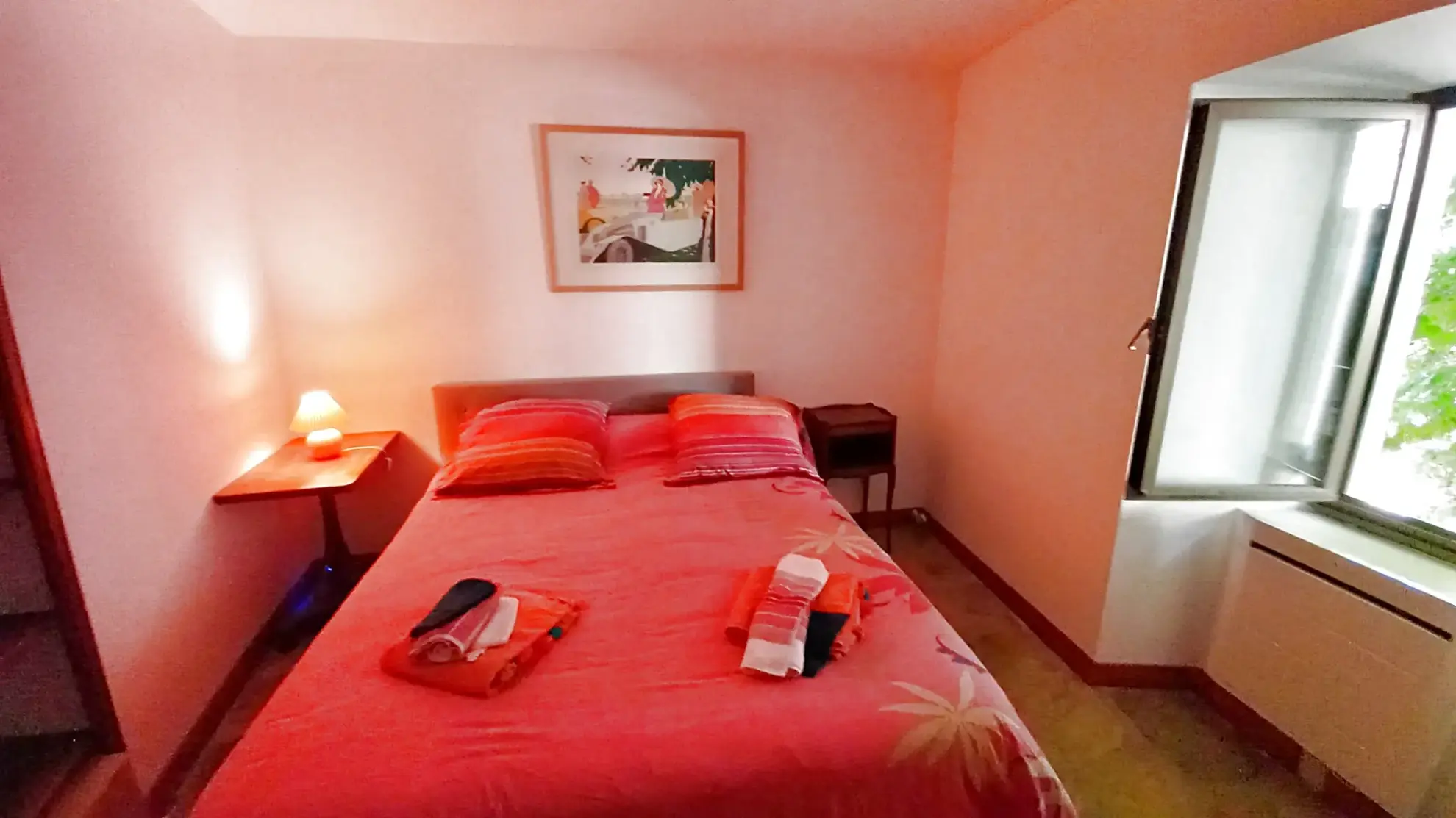 Magnifique maison en pierres rénovée à Colombières sur Orb avec terrasse et cave voûtée 