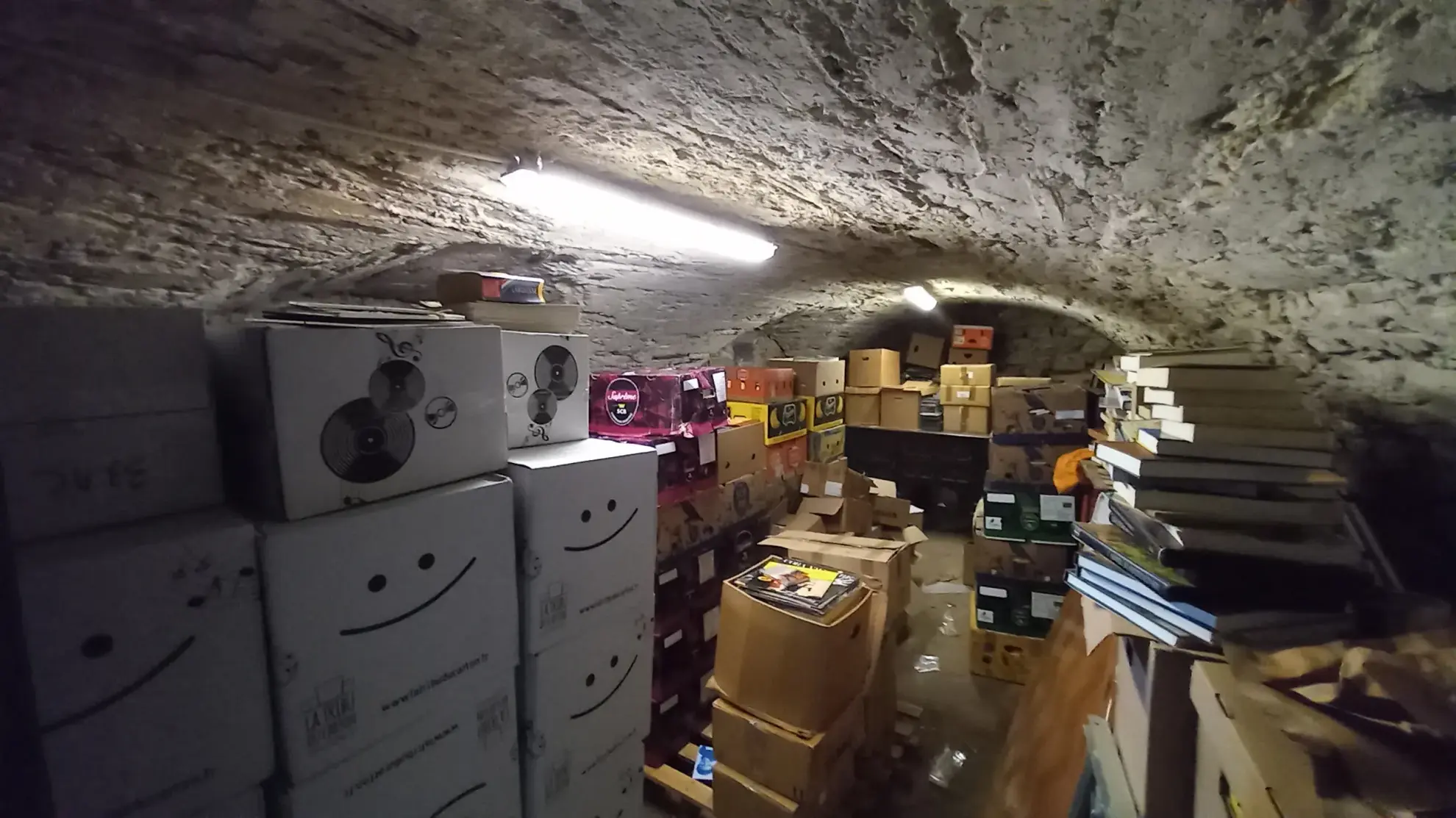 Magnifique maison en pierres rénovée à Colombières sur Orb avec terrasse et cave voûtée 