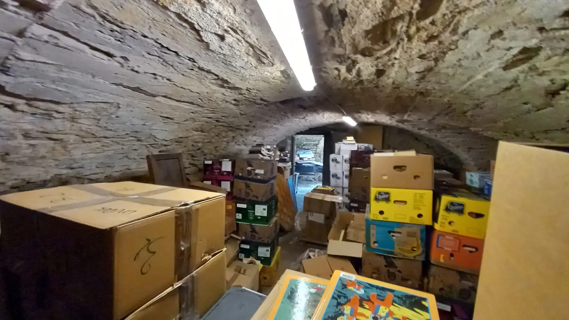 Magnifique maison en pierres rénovée à Colombières sur Orb avec terrasse et cave voûtée 