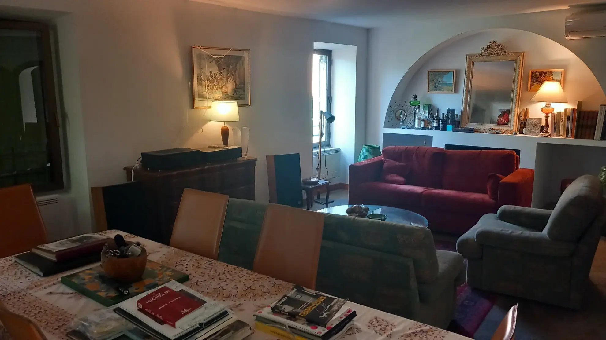 Magnifique maison en pierres rénovée à Colombières sur Orb avec terrasse et cave voûtée 