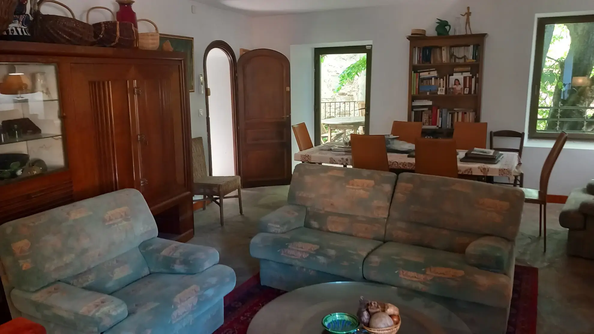 Magnifique maison en pierres rénovée à Colombières sur Orb avec terrasse et cave voûtée 