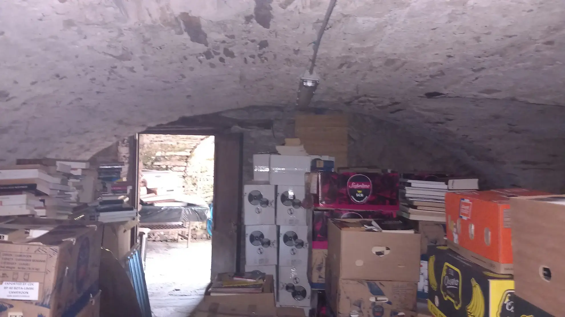 Magnifique maison en pierres rénovée à Colombières sur Orb avec terrasse et cave voûtée 