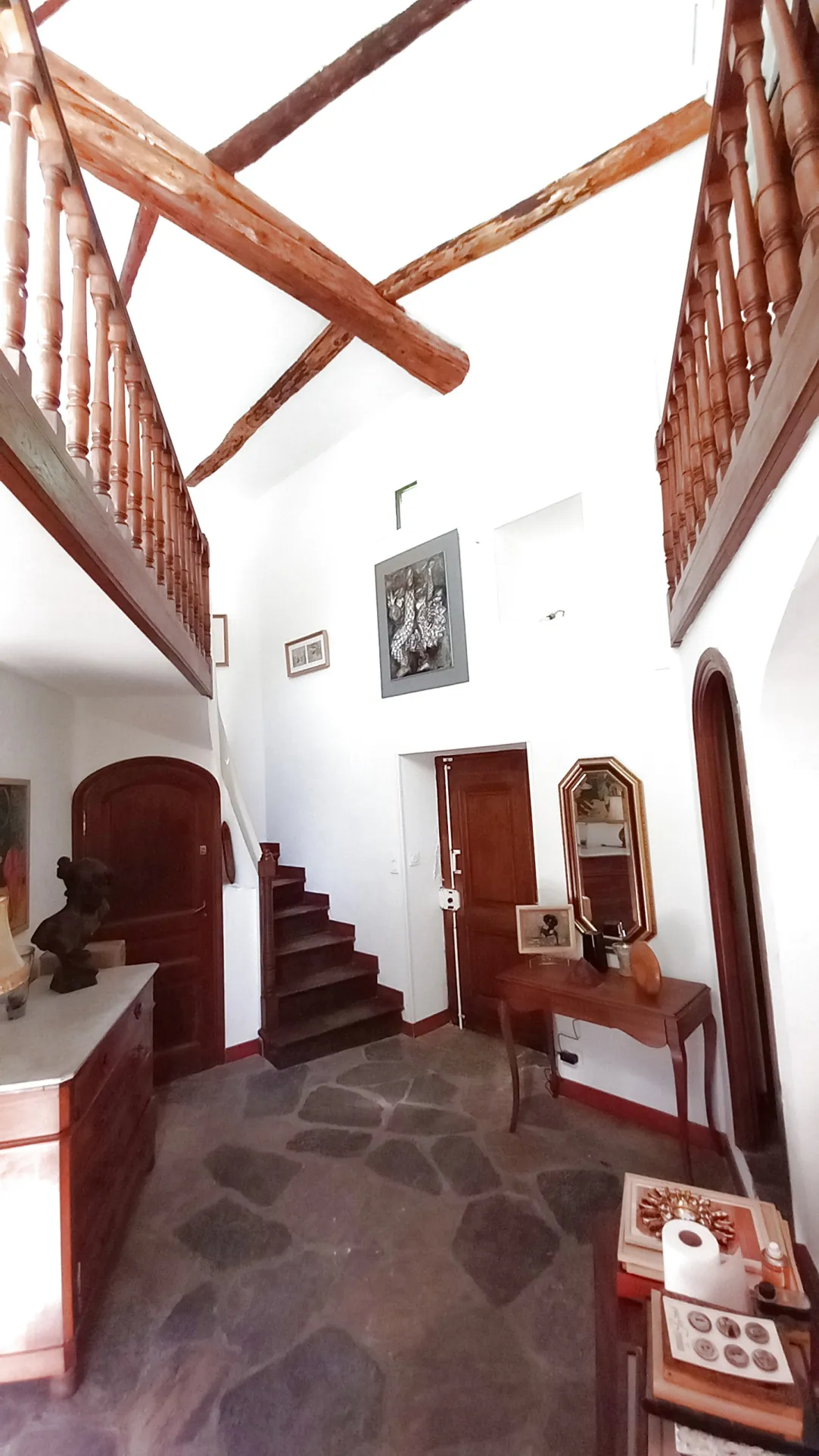 Magnifique maison en pierres rénovée à Colombières sur Orb avec terrasse et cave voûtée 