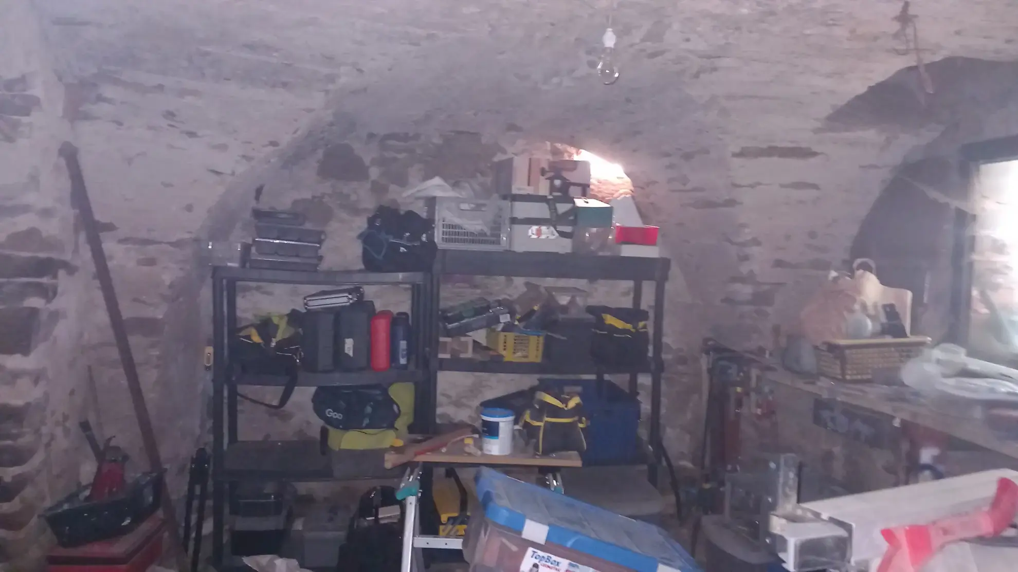 Magnifique maison en pierres rénovée à Colombières sur Orb avec terrasse et cave voûtée 