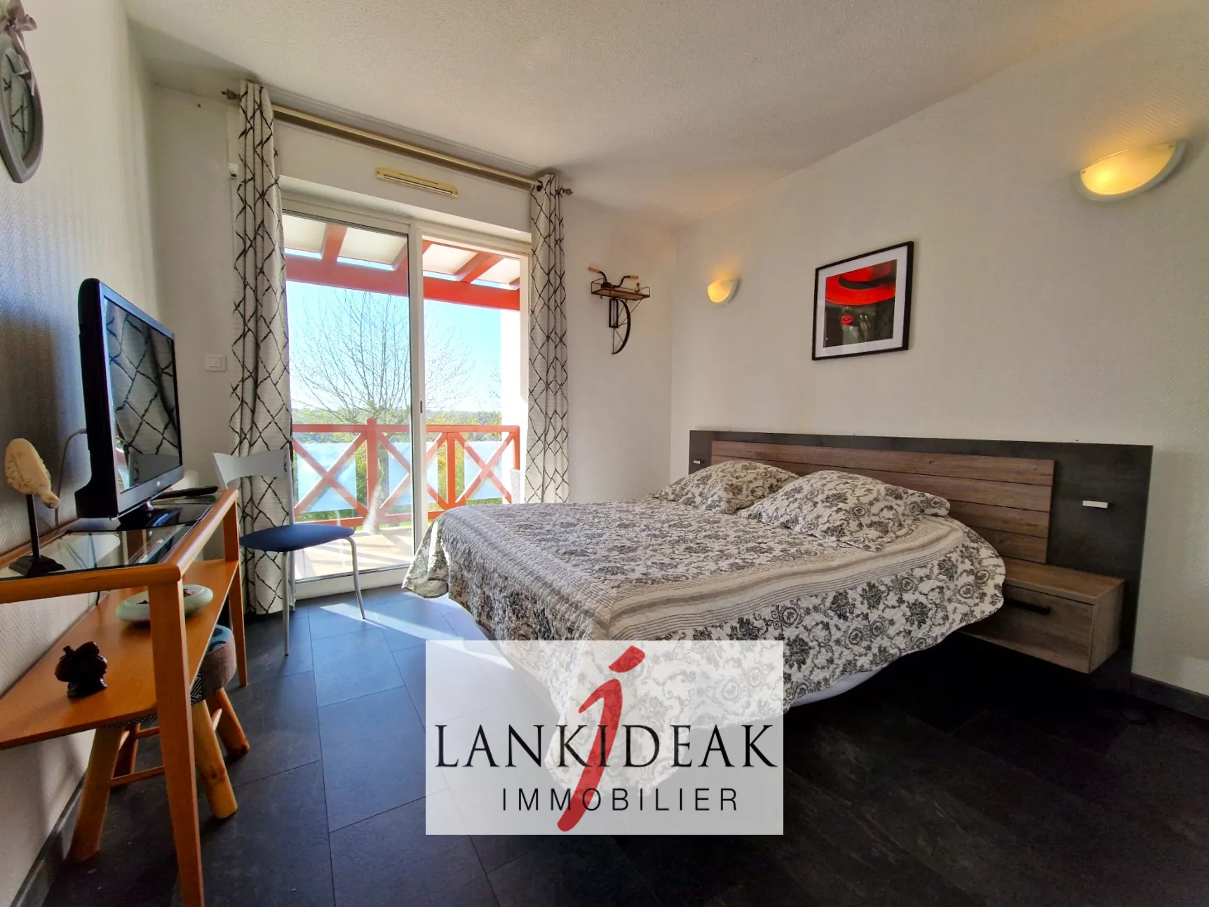 Appartement T2 bis de 48 m² avec terrasse et piscine à Bassussarry 