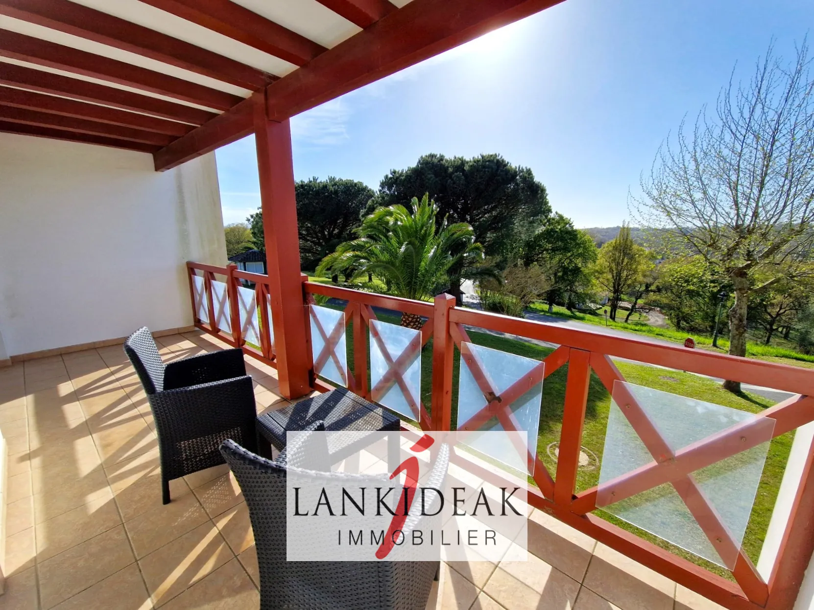 Appartement T2 bis de 48 m² avec terrasse et piscine à Bassussarry 