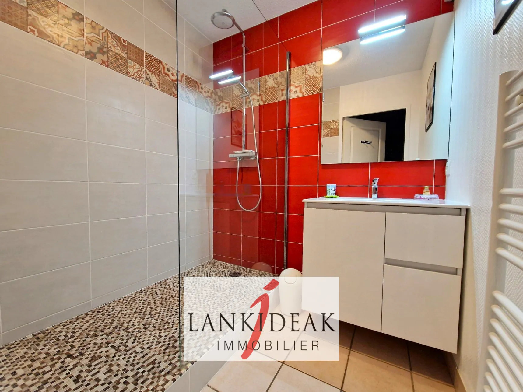 Appartement T2 bis de 48 m² avec terrasse et piscine à Bassussarry 