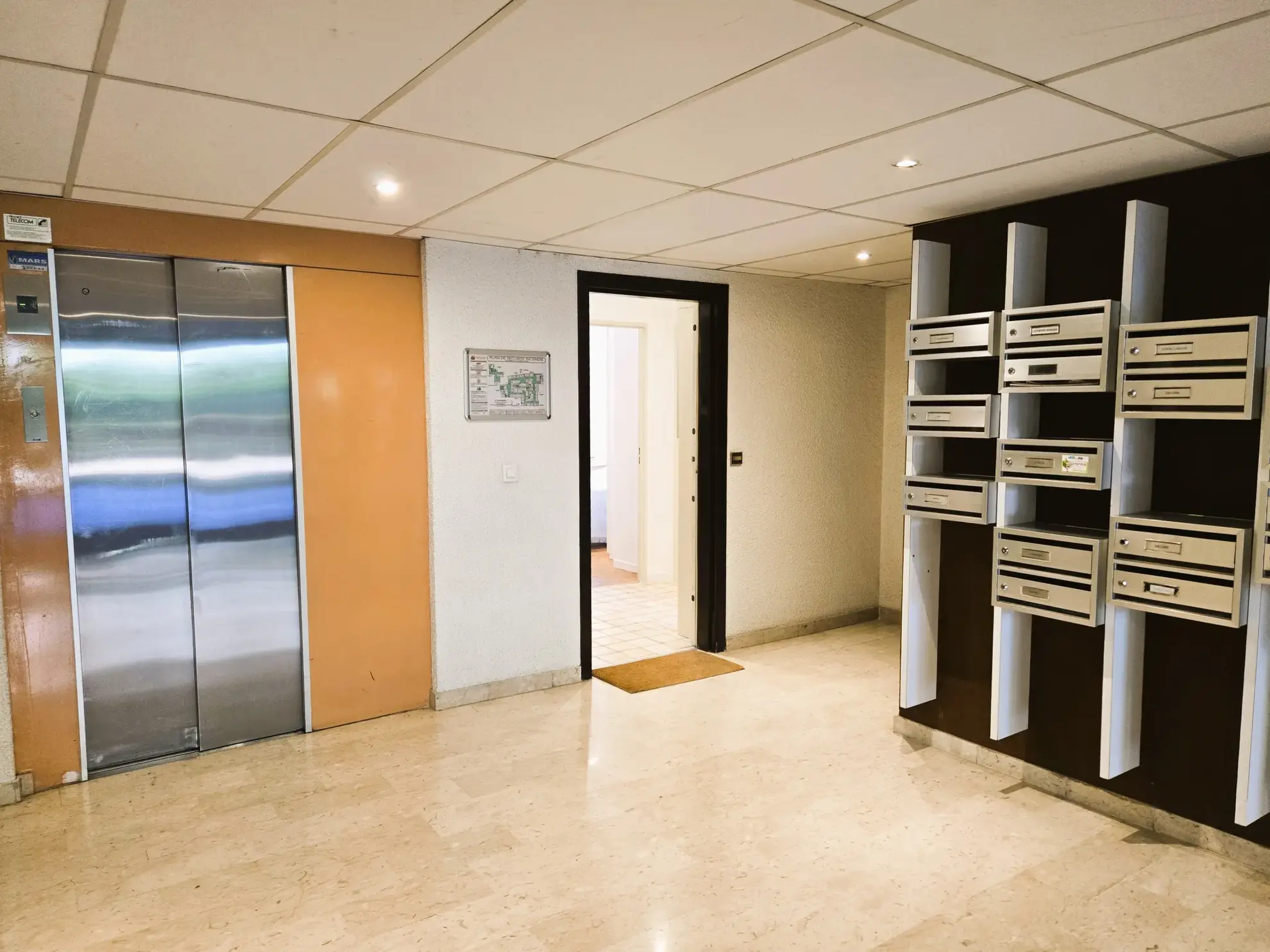 Appartement 2 pièces en rez-de-jardin avec jardin, cave, parking optionnel à Marseille 