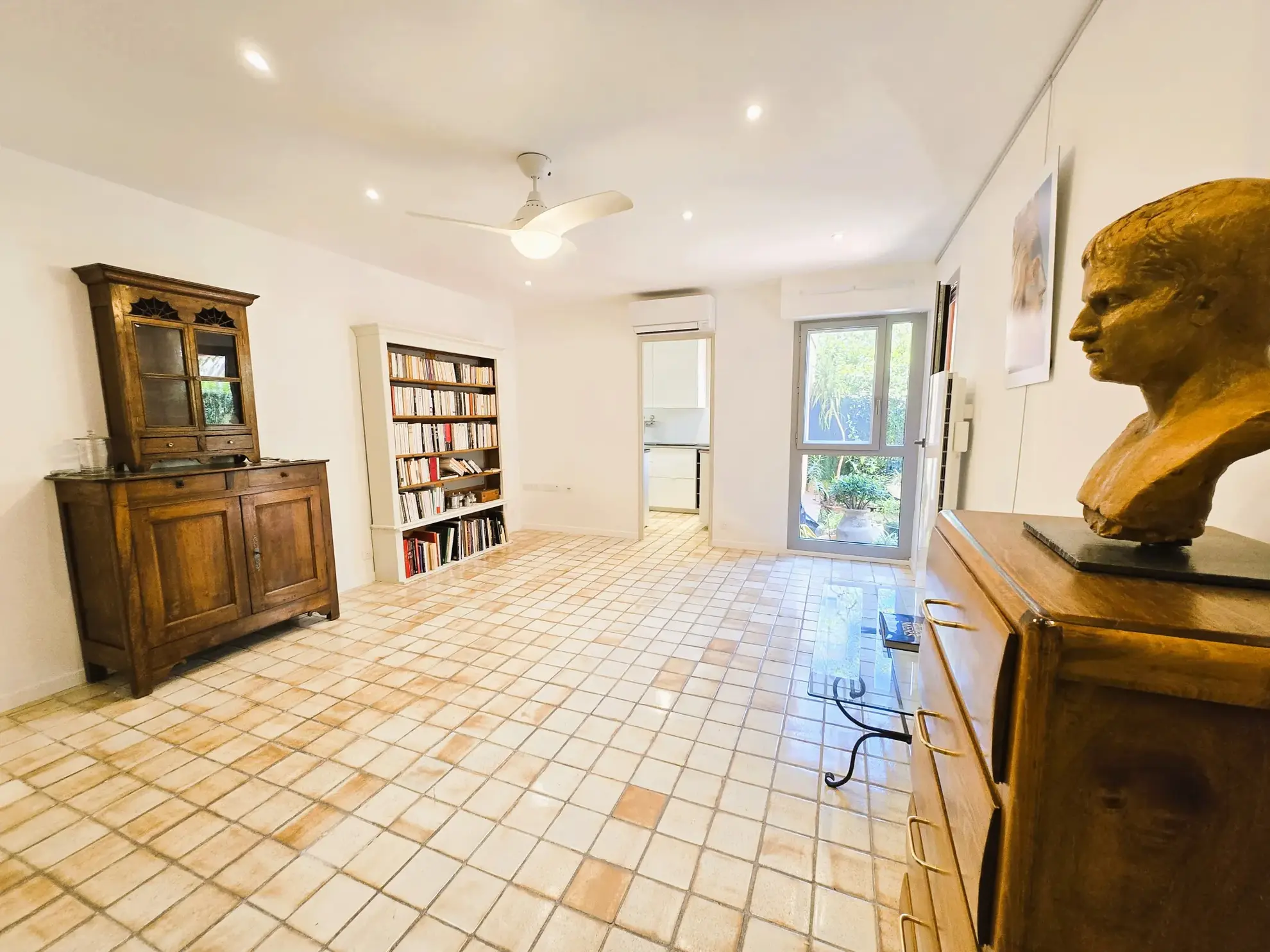 Appartement 2 pièces en rez-de-jardin avec jardin, cave, parking optionnel à Marseille 