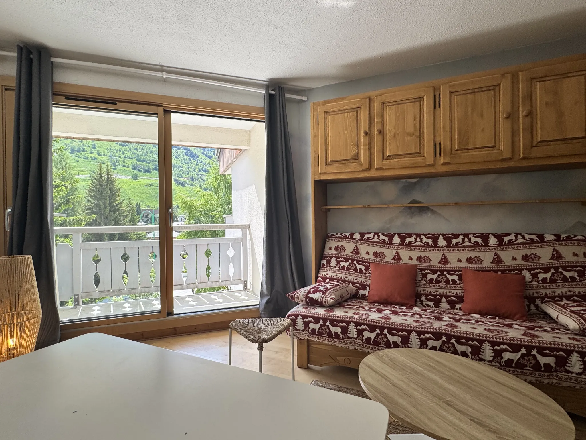 Studio rénové de 23,05 m² avec vue sur pistes à Deux Alpes - Idéal investisseur ou pied-à-terre 