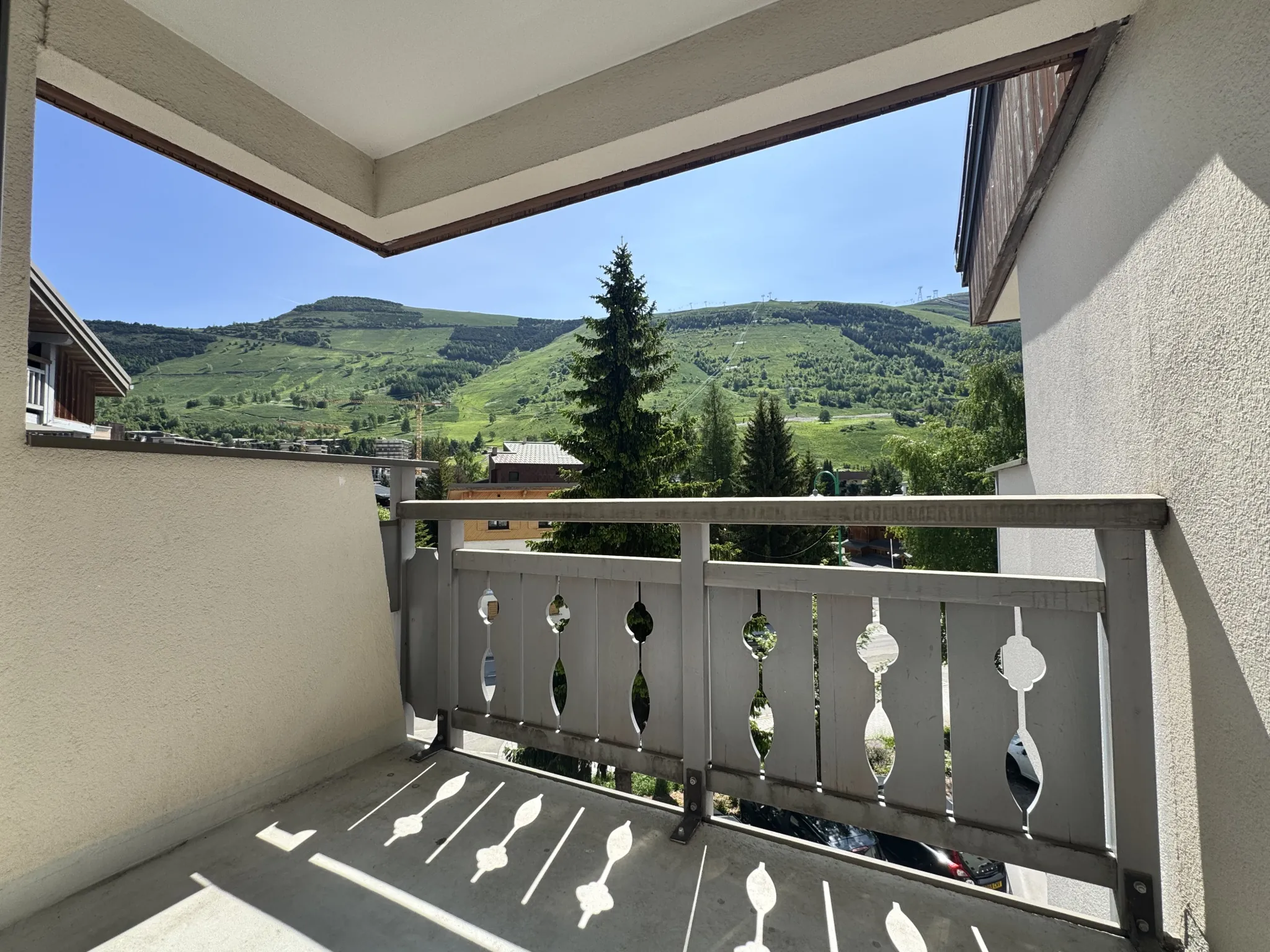 Studio rénové de 23,05 m² avec vue sur pistes à Deux Alpes - Idéal investisseur ou pied-à-terre 