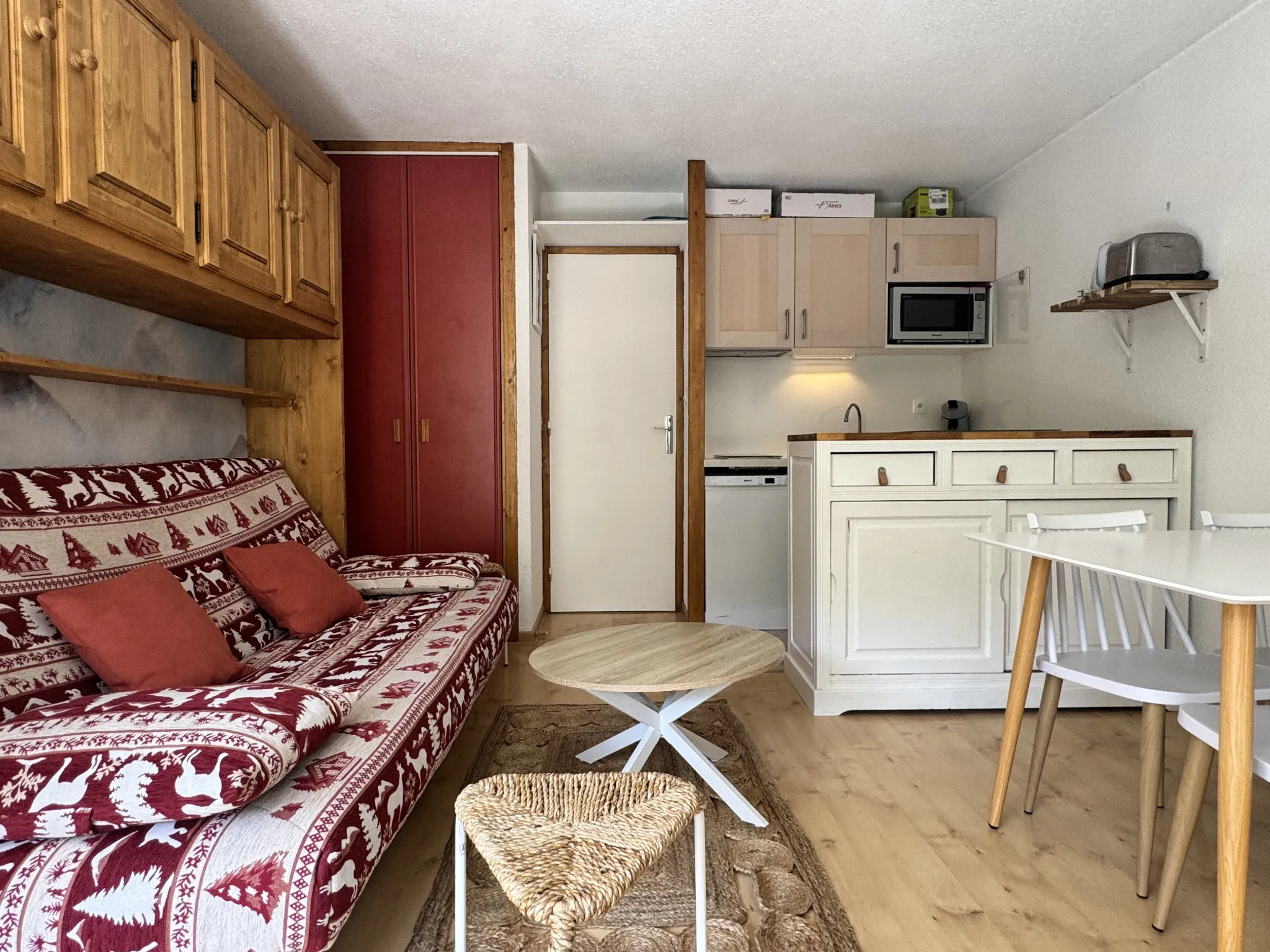 Studio rénové de 23,05 m² avec vue sur pistes à Deux Alpes - Idéal investisseur ou pied-à-terre 