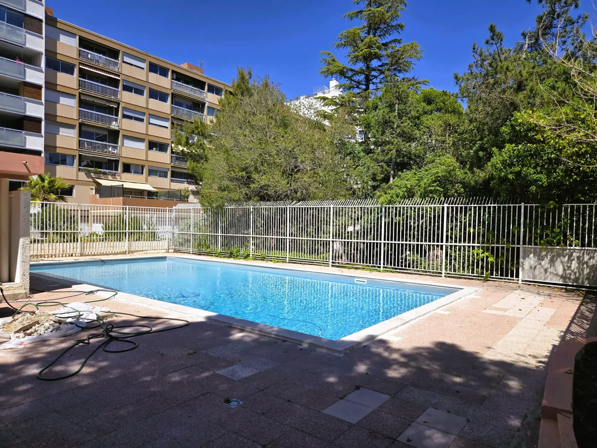 Appartement 2 pièces en rez-de-jardin avec jardin, cave, parking optionnel à Marseille 