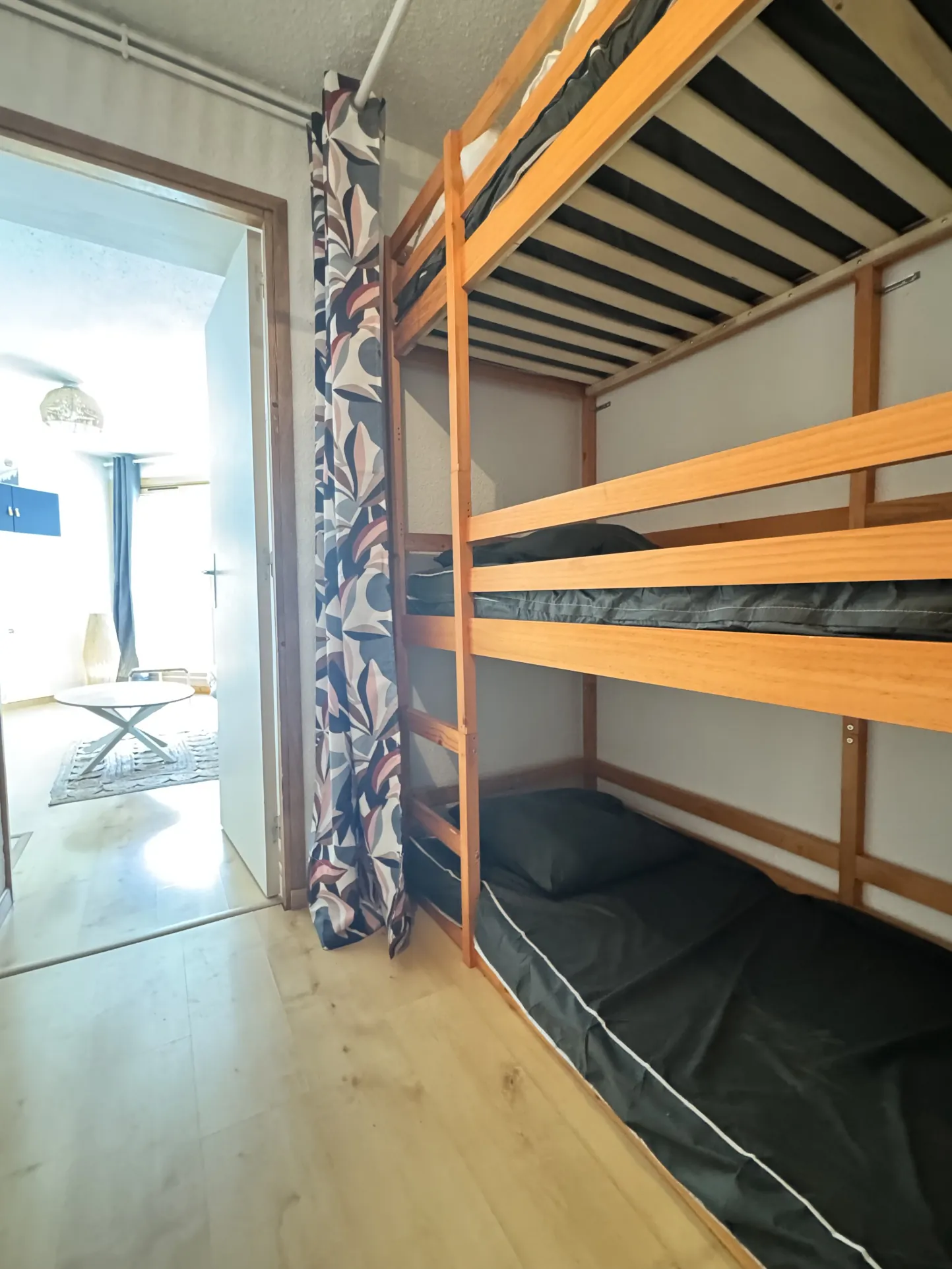 Studio rénové de 23,05 m² avec vue sur pistes à Deux Alpes - Idéal investisseur ou pied-à-terre 