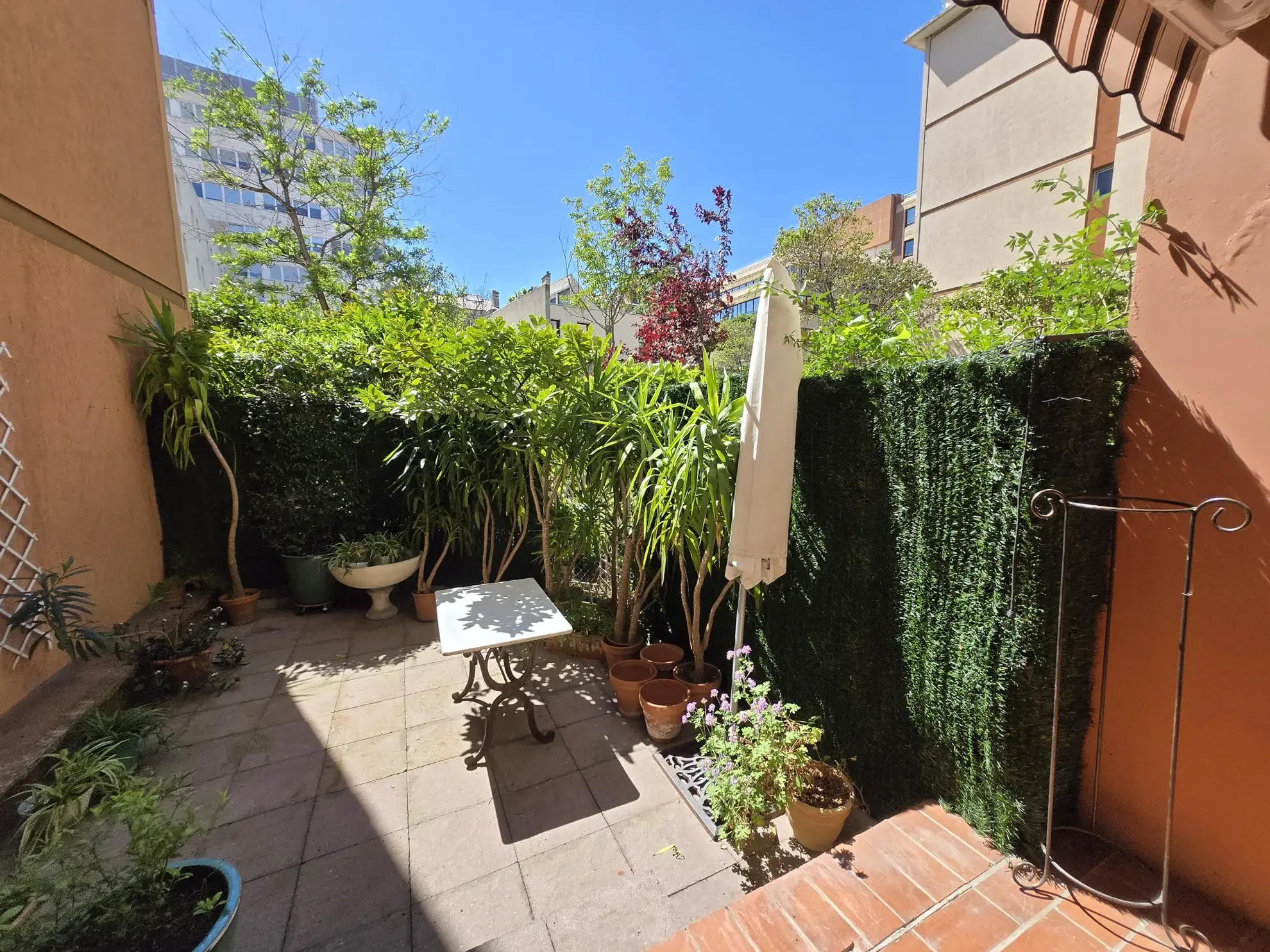 Appartement 2 pièces en rez-de-jardin avec jardin, cave, parking optionnel à Marseille 