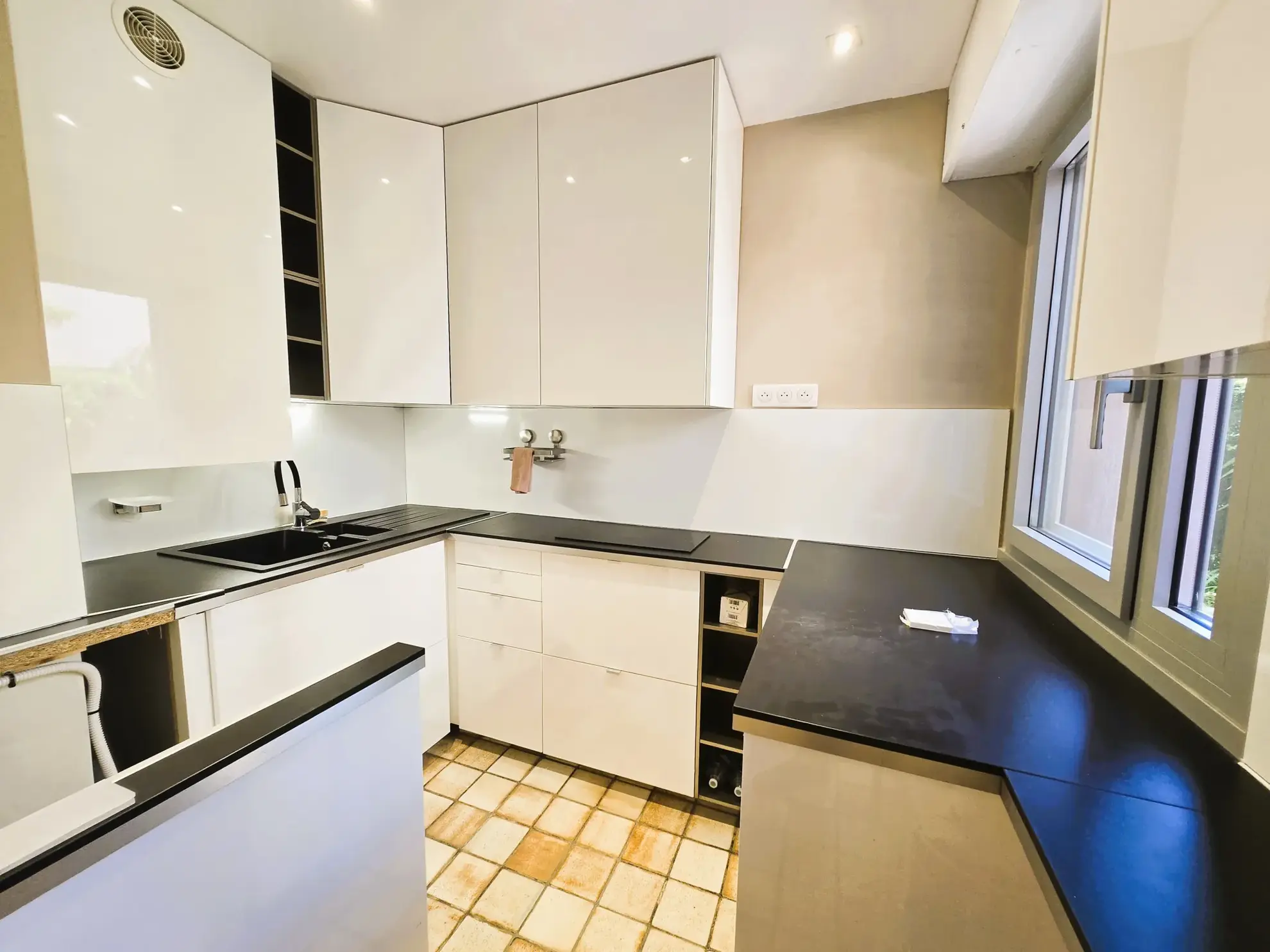 Appartement 2 pièces en rez-de-jardin avec jardin, cave, parking optionnel à Marseille 