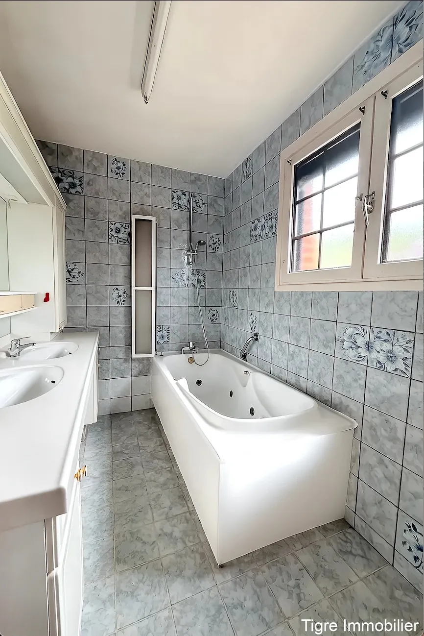 Maison individuelle en briques avec 4 chambres et jardin à Jeumont - Secteur privilégié 