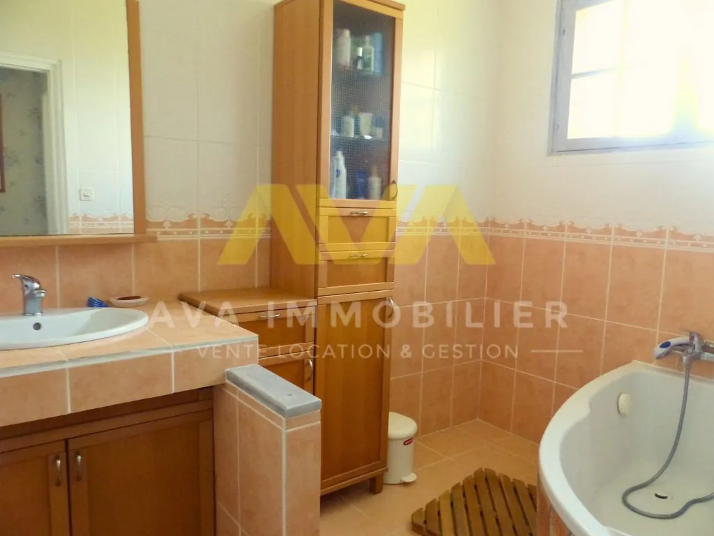 Maison à Vielleségure avec vue, jardin et travaux à prévoir 