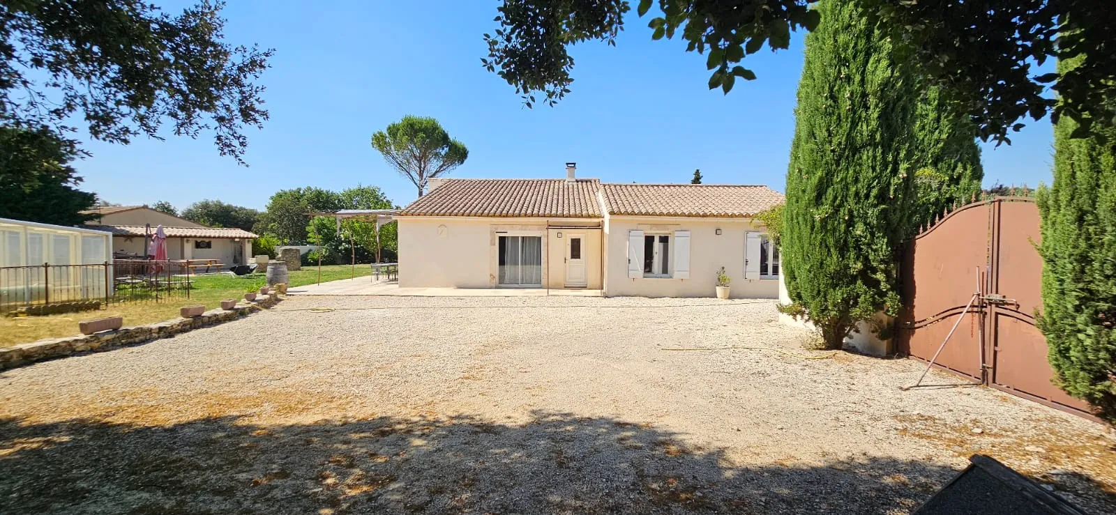 Vente maison T5 avec piscine et jardin à Grillon, Provence 