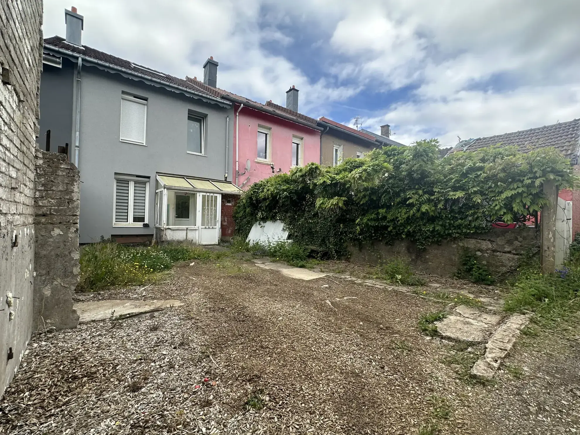 Maison rénovée à Audun-le-Tiche proche frontière luxembourgeoise avec potentiel d’extension 