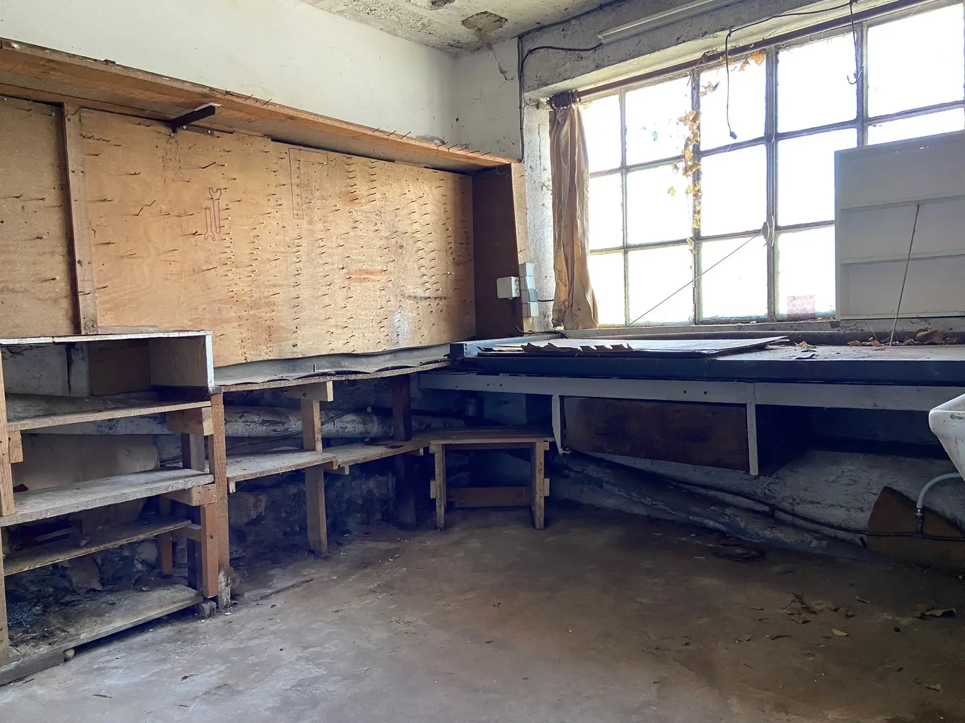 Villa de 106m² à Millau avec garages, terrasses et potentiel de rénovation 