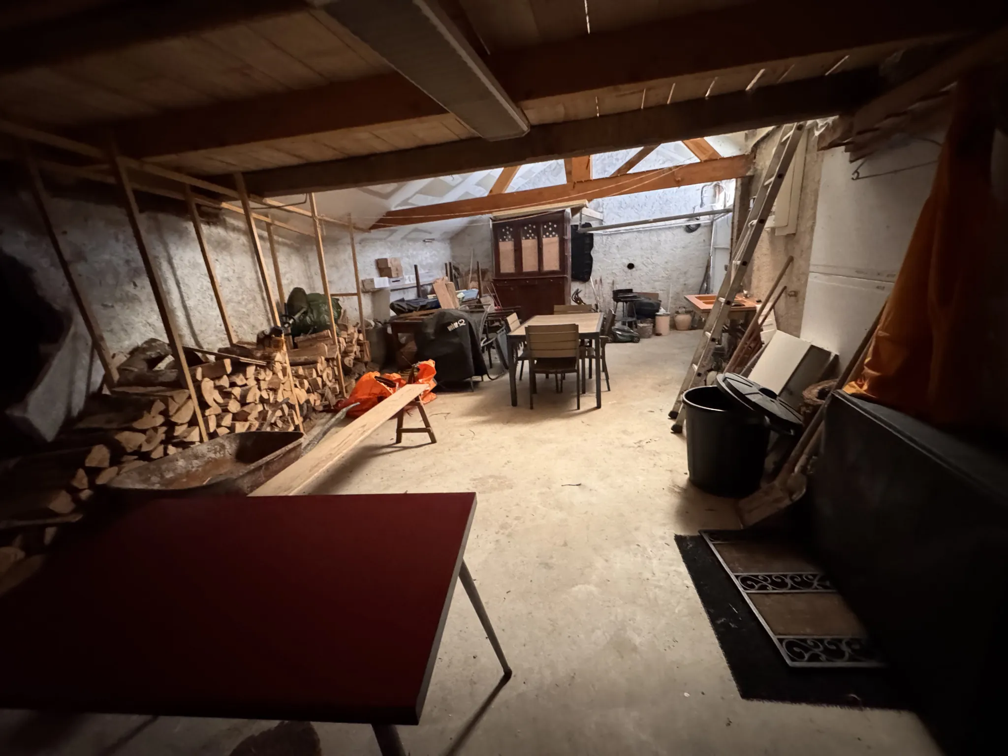 Belle maison rénovée avec gîte à Cézens, proche du Plomb du Cantal, entièrement équipée et orientée sud 