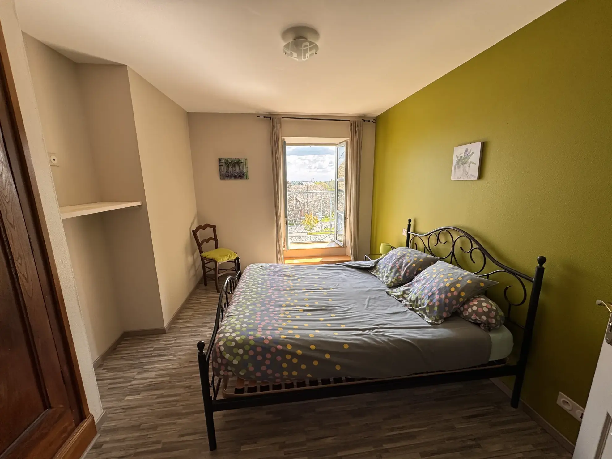 Belle maison rénovée avec gîte à Cézens, proche du Plomb du Cantal, entièrement équipée et orientée sud 