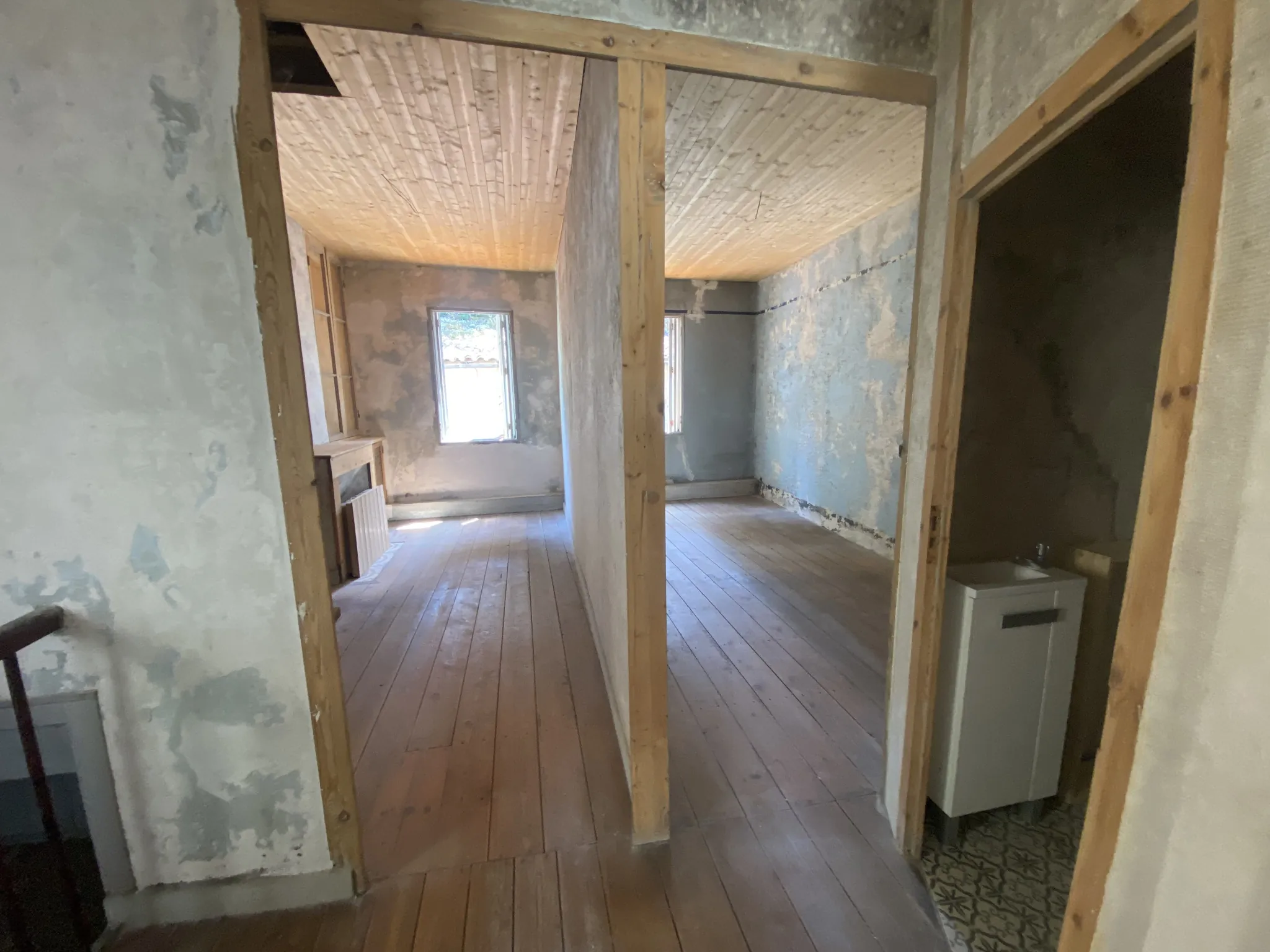 Maison de ville à rénover de 100 m² avec cour et dépendance à La Réole 