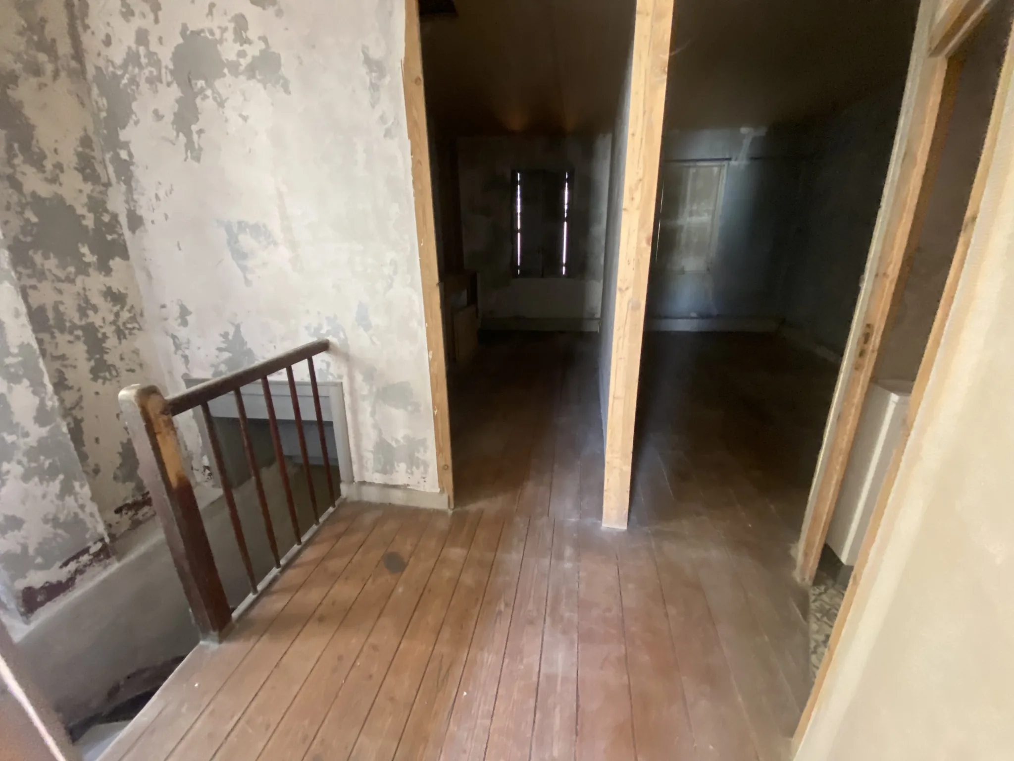 Maison de ville à rénover de 100 m² avec cour et dépendance à La Réole 