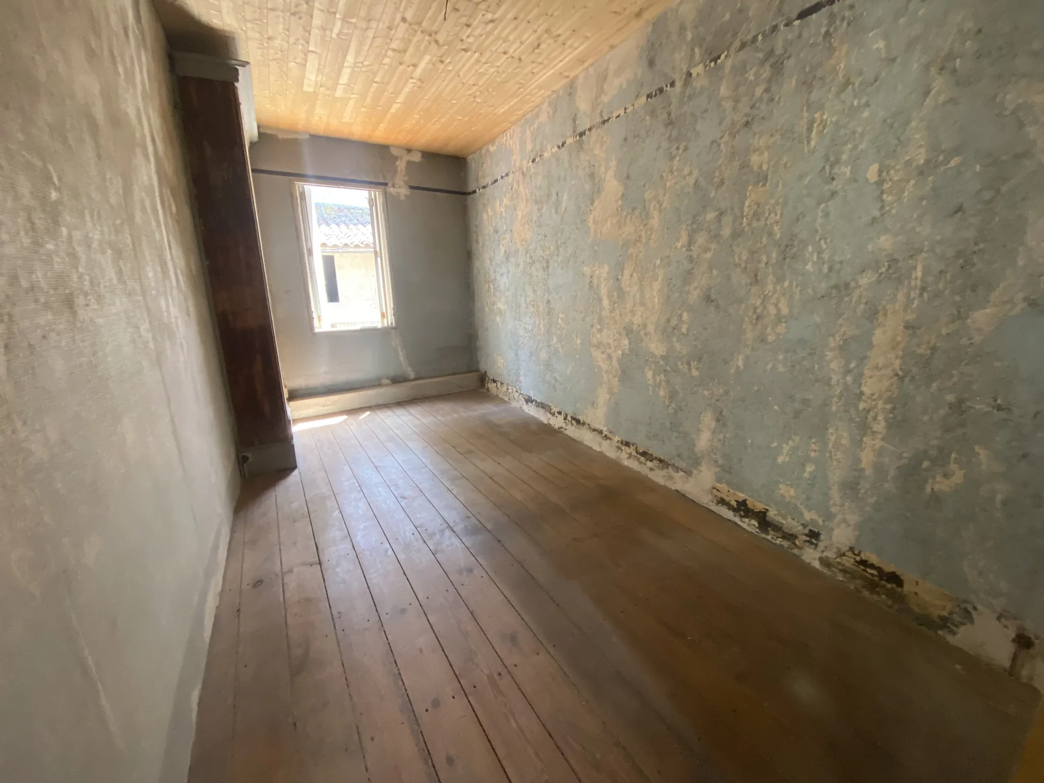 Maison de ville à rénover de 100 m² avec cour et dépendance à La Réole 