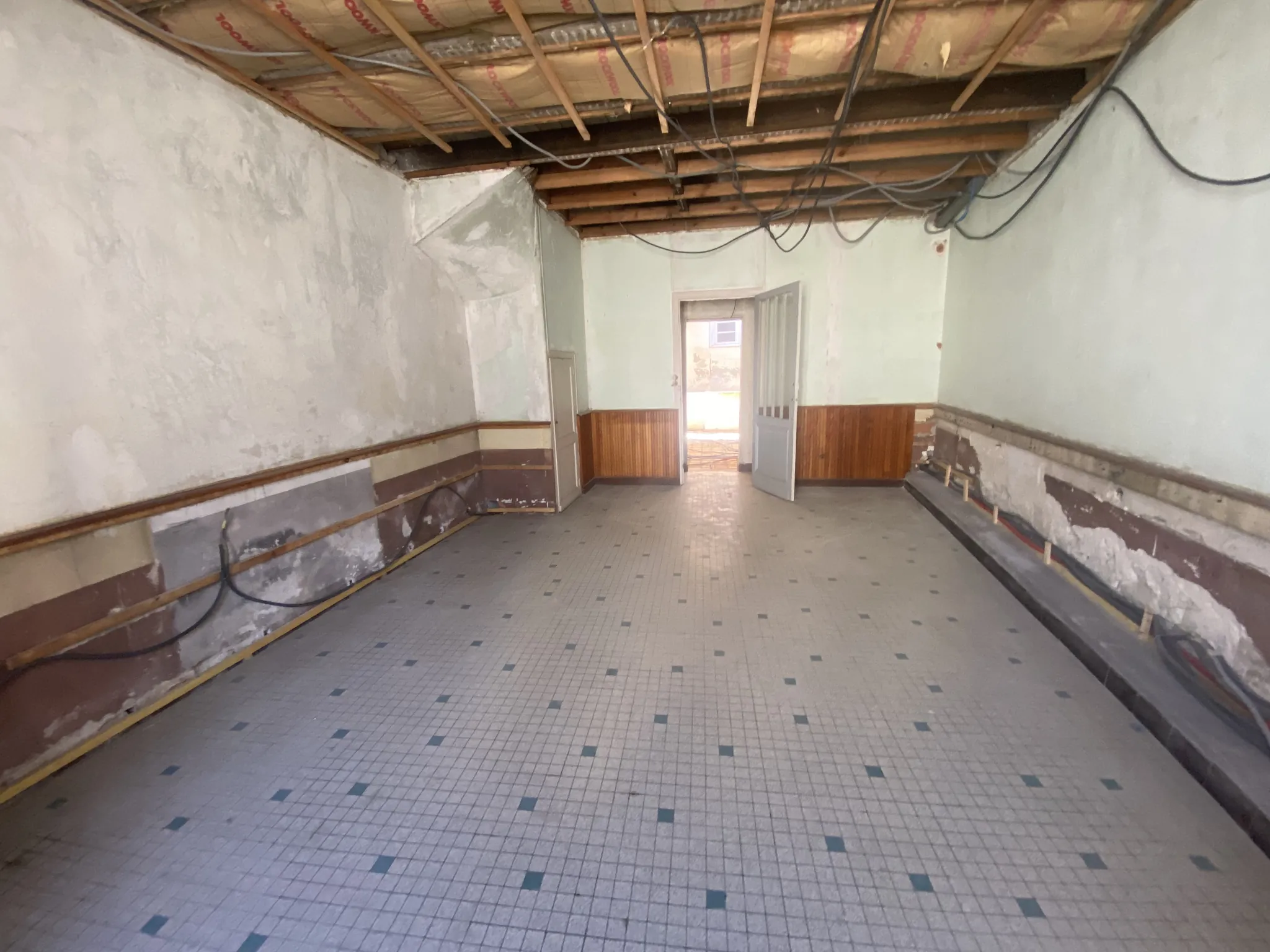 Maison de ville à rénover de 100 m² avec cour et dépendance à La Réole 