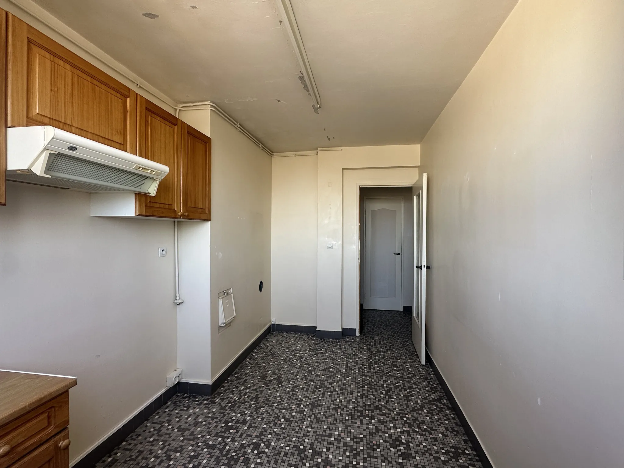 Appartement lumineux de 68 m2 avec 2 balcons, cave et garage à Loudun 