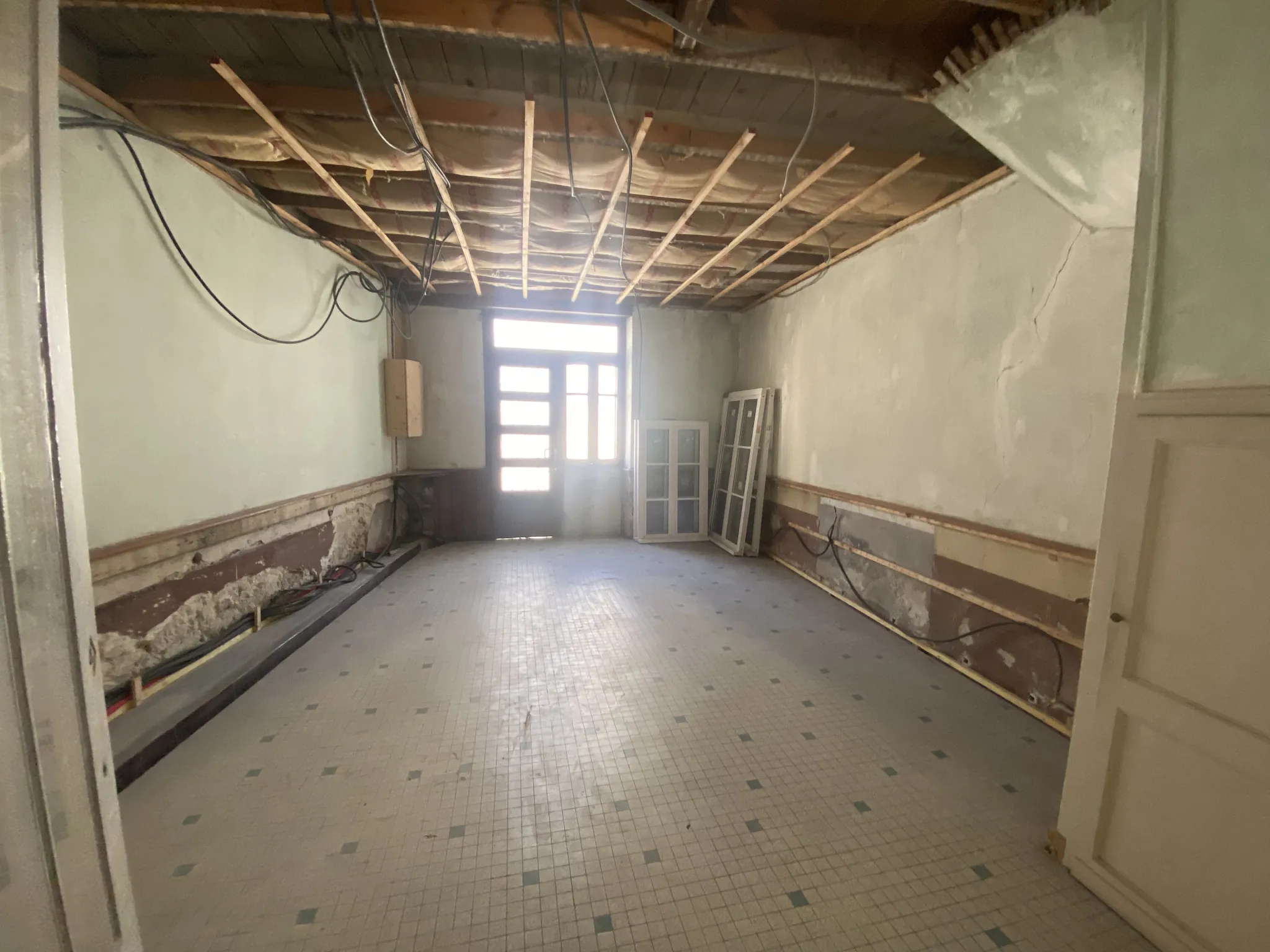 Maison de ville à rénover de 100 m² avec cour et dépendance à La Réole 